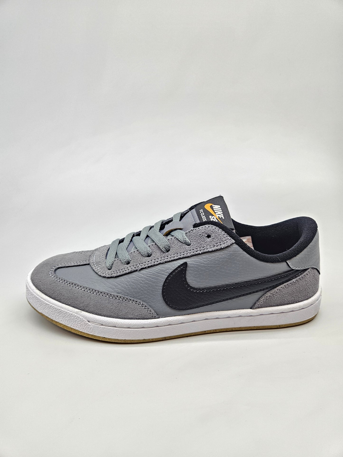 NIKE NOVI ORIGINAL PATIKI BR 40.5