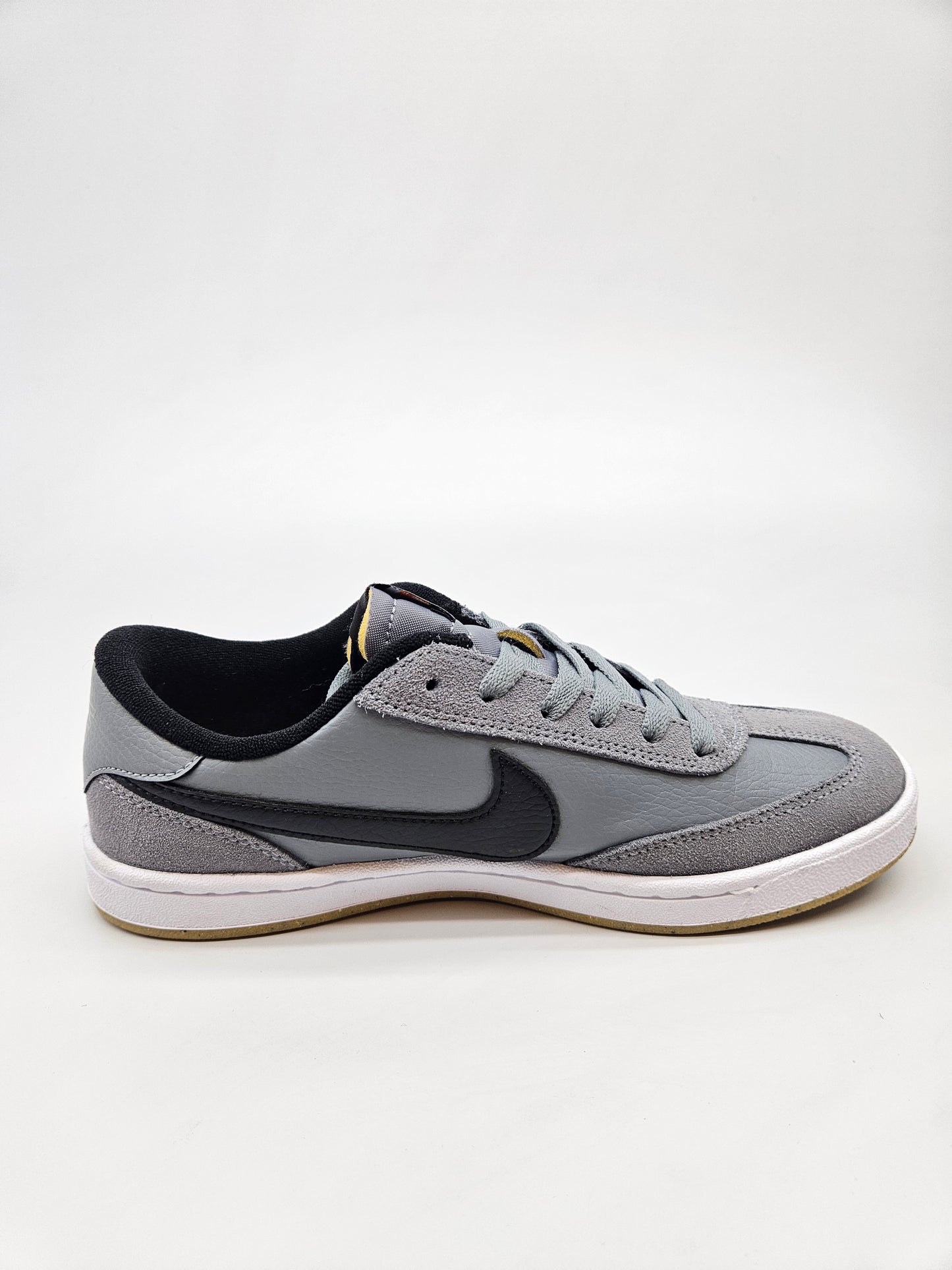 NIKE NOVI ORIGINAL PATIKI BR 40.5