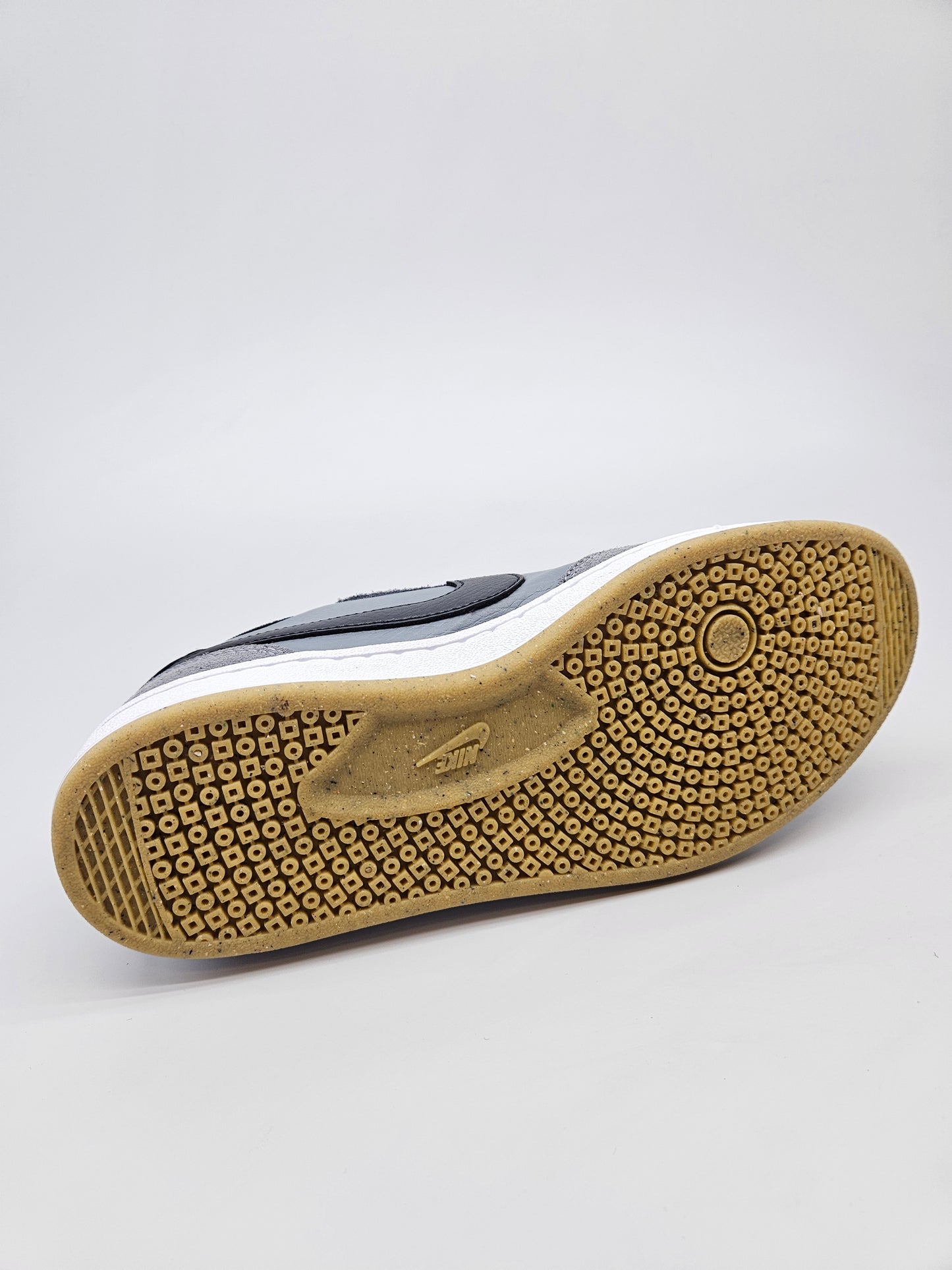 NIKE NOVI ORIGINAL PATIKI BR 40.5