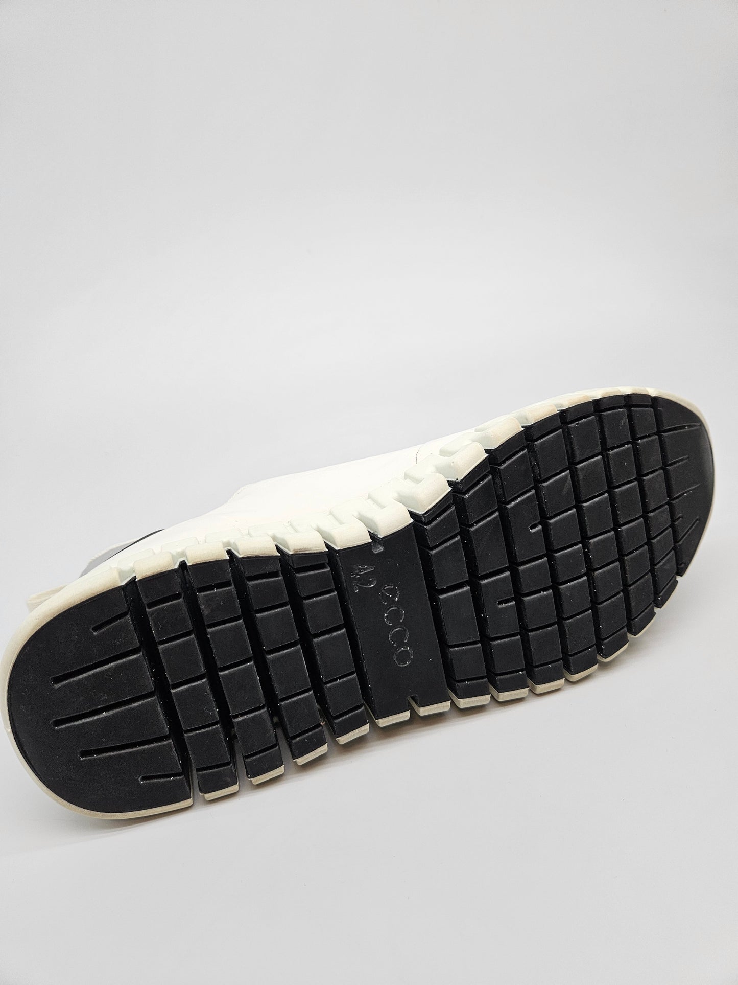 ECCO ORIGINAL KOZNI PATIKI BR 42