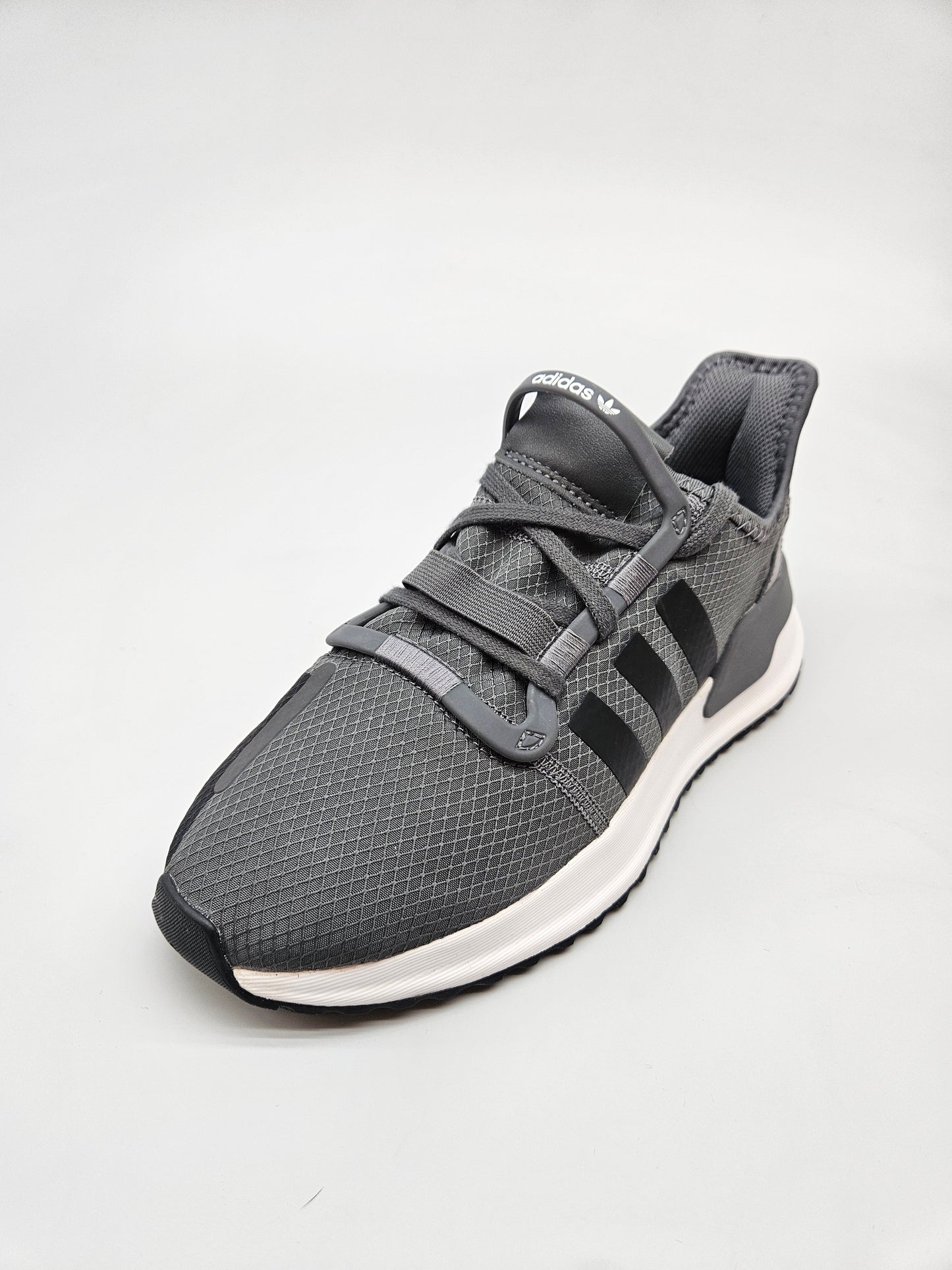 ADIDAS NOVI ORIGINAL PATIKI BR 38.5