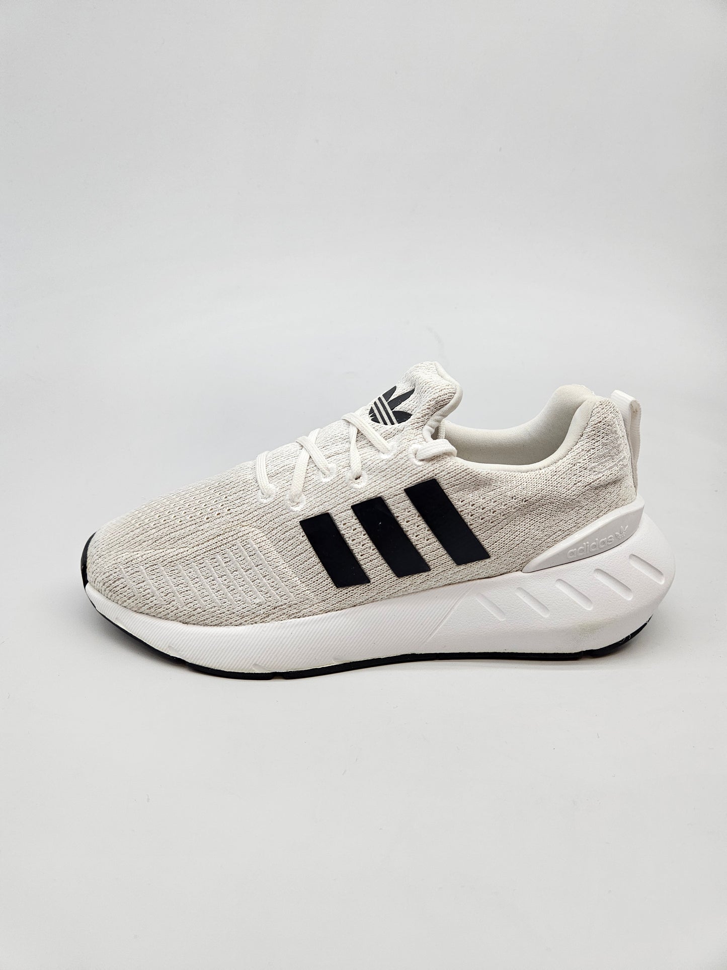 ADIDAS NOVI ORIGINAL PATIKI BR 38