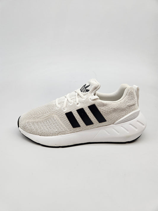 ADIDAS NOVI ORIGINAL PATIKI BR 38