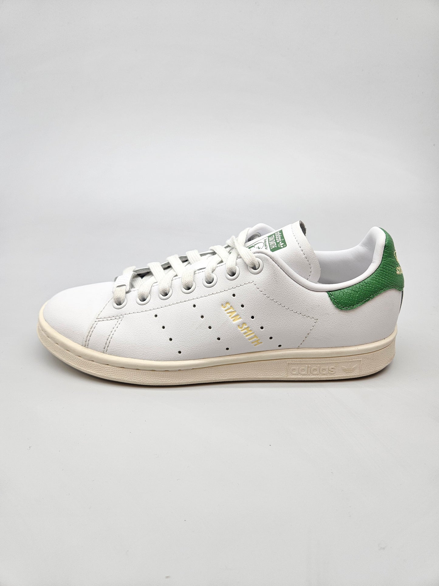 ADIDAS NOVI ORIGINAL PATIKI BR 38.5