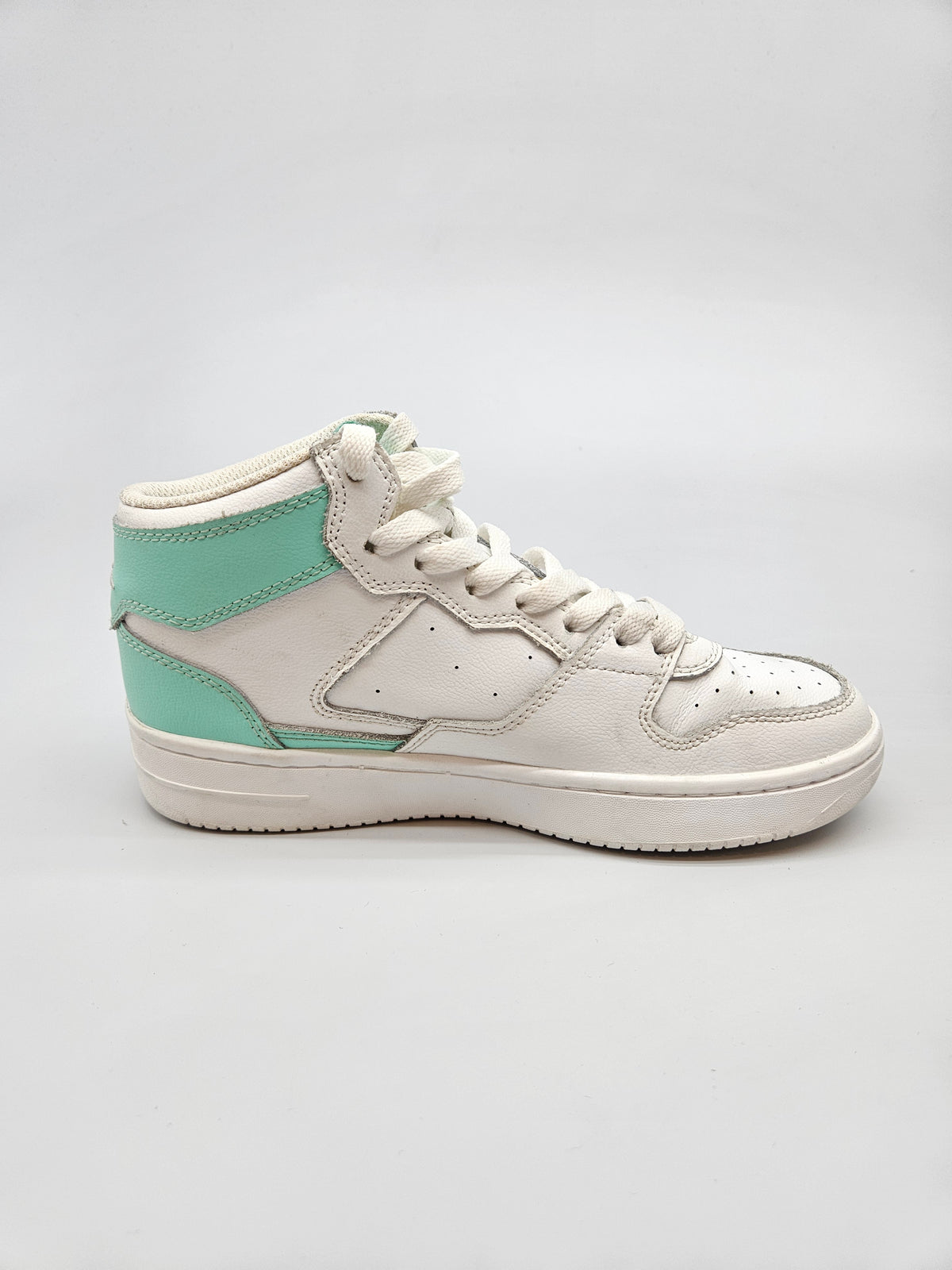 KARL KANI ORIGINAL PATIKI BR 37.5