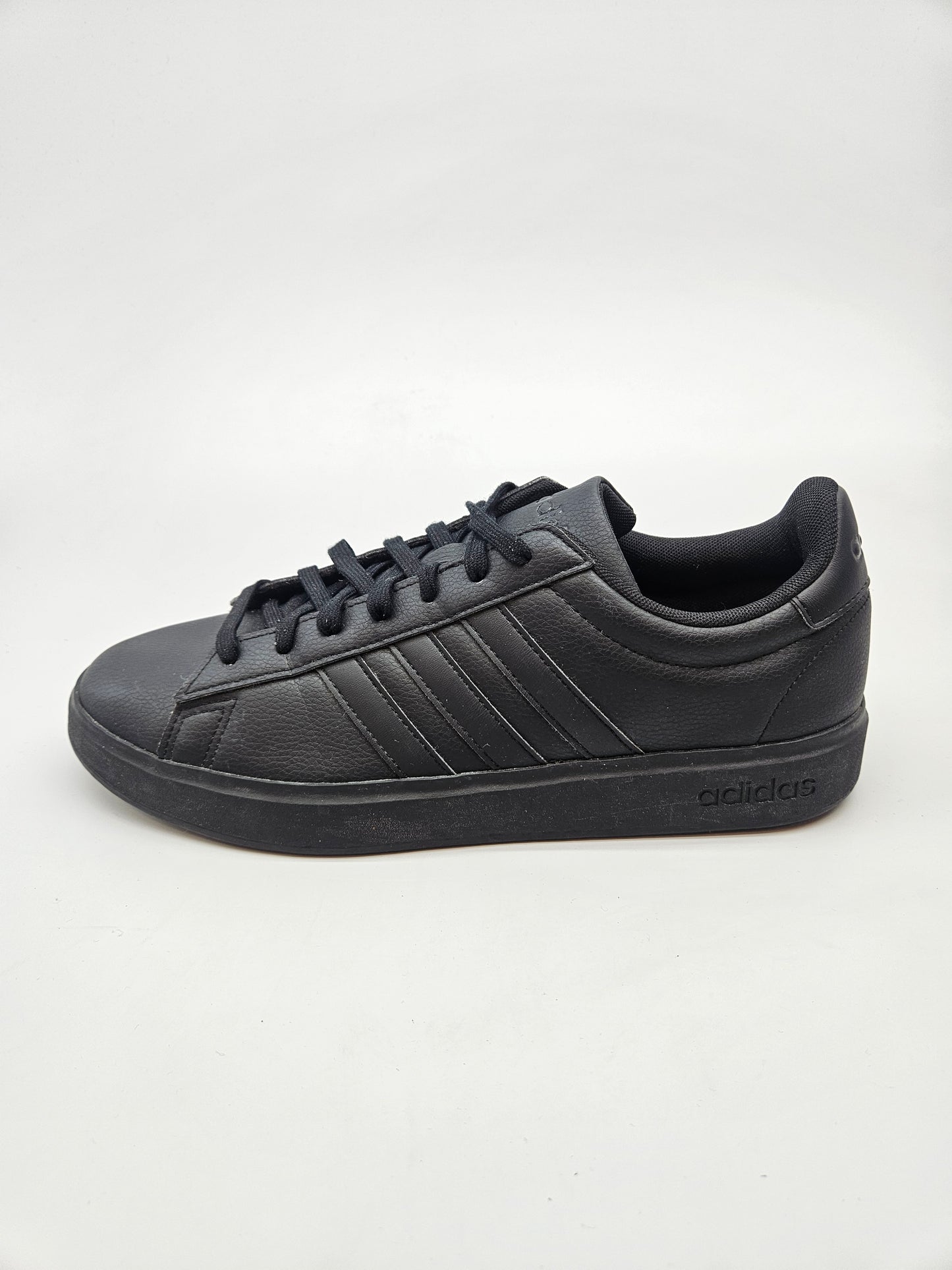 ADIDAS NOVI ORIGINAL PATIKI BR 44.5