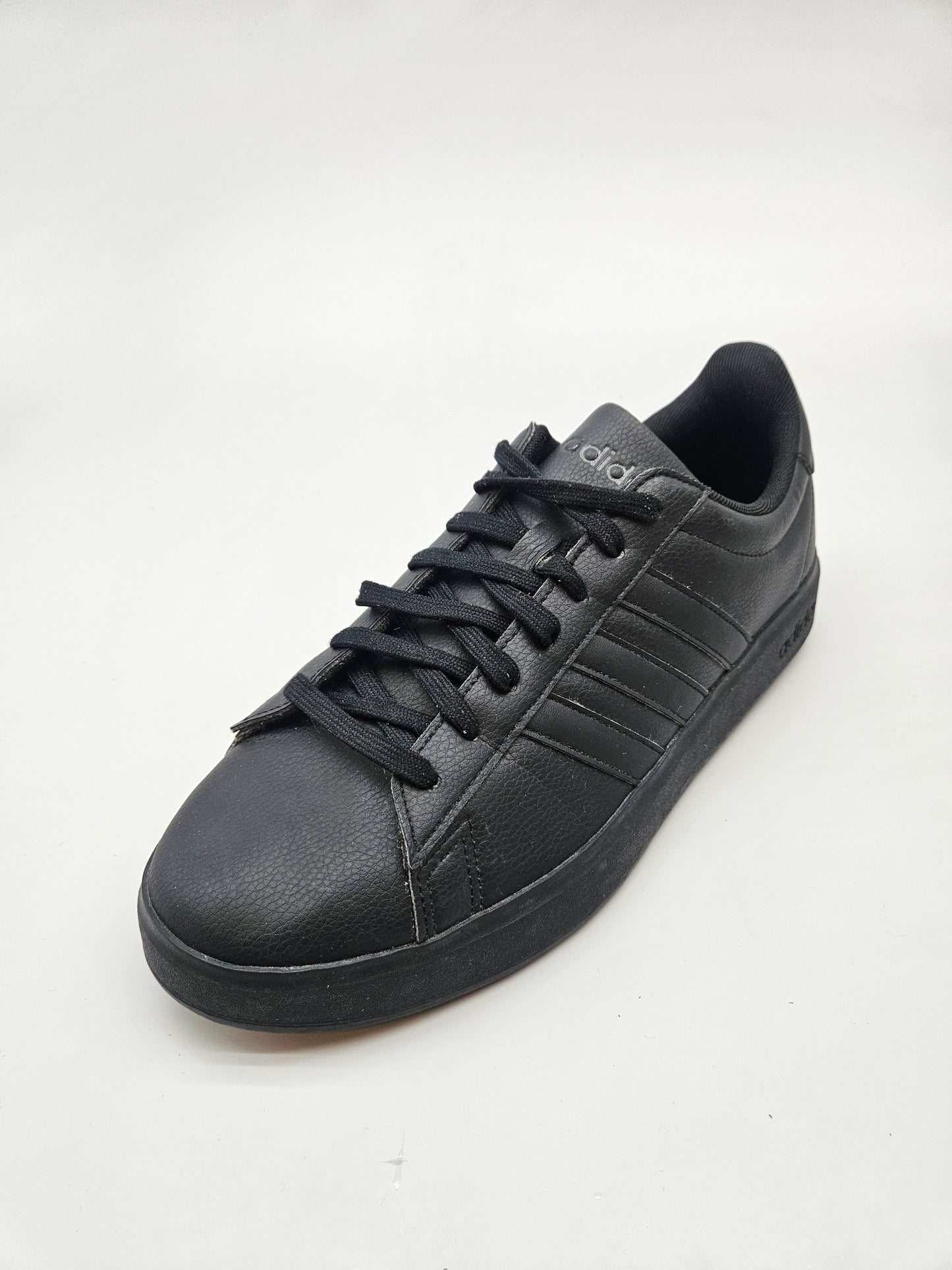 ADIDAS NOVI ORIGINAL PATIKI BR 44.5