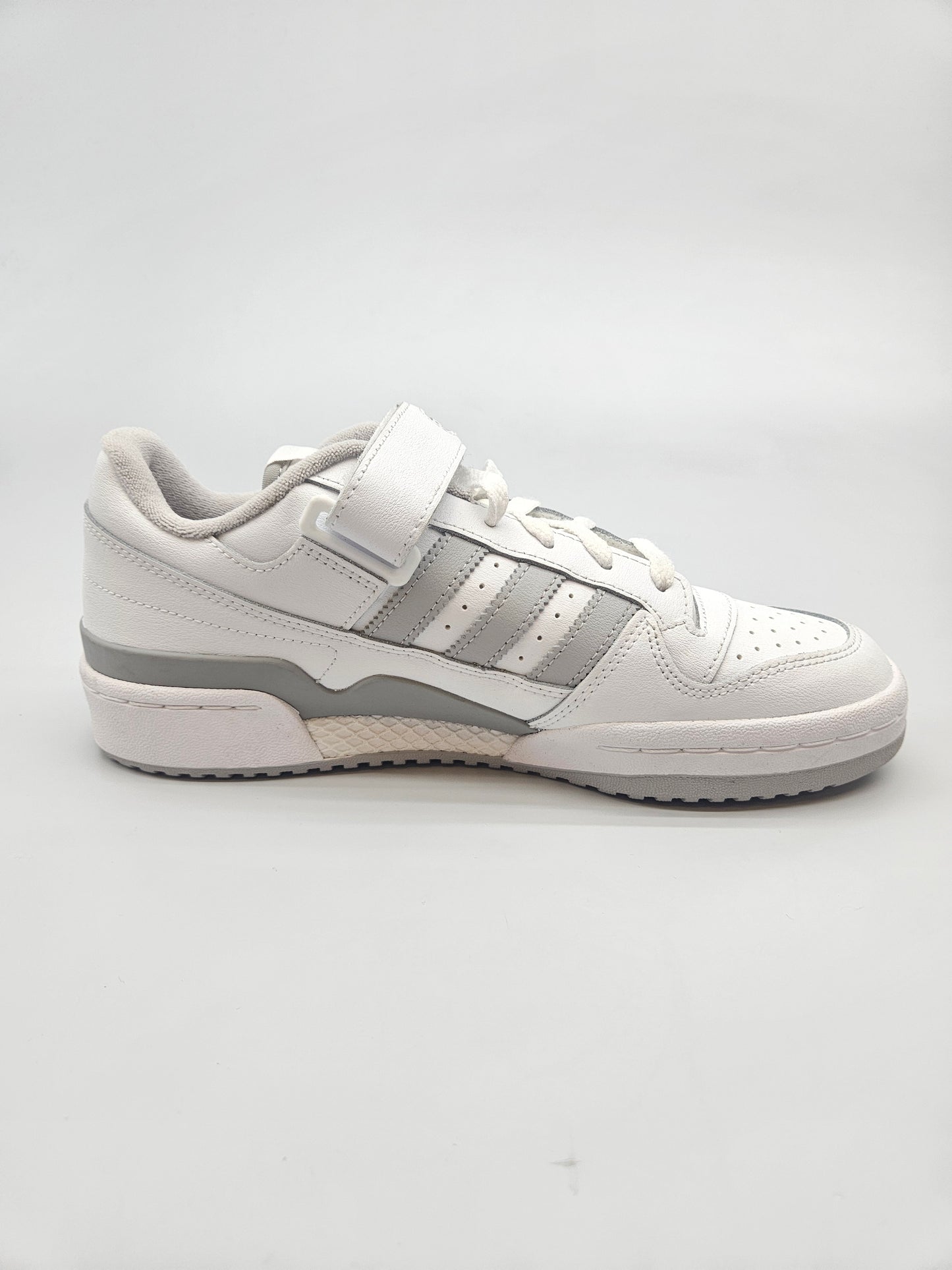 ADIDAS NOVI ORIGINAL PATIKI BR 40.5