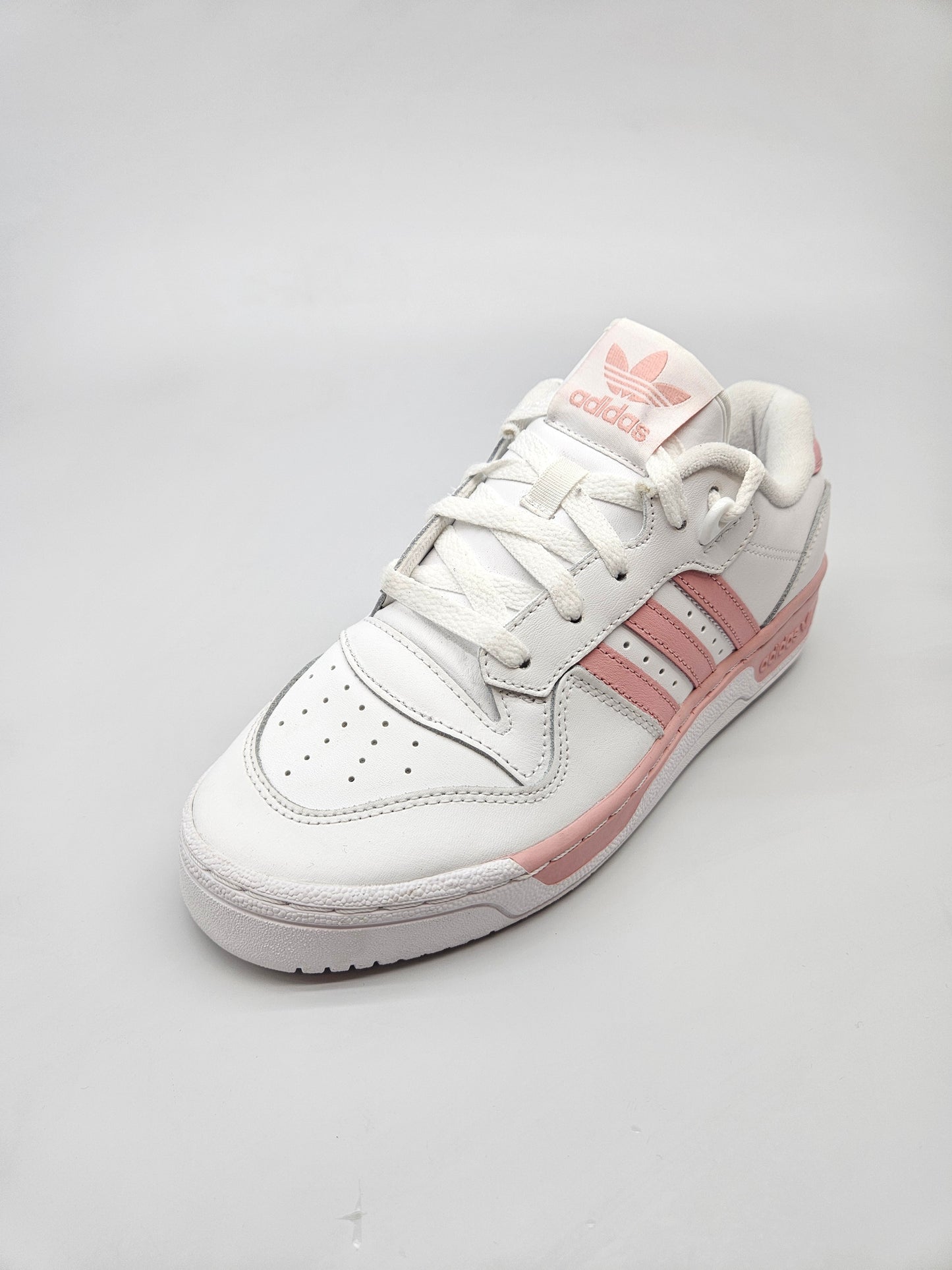 ADIDAS NOVI ORIGINAL PATIKI BR 38.5