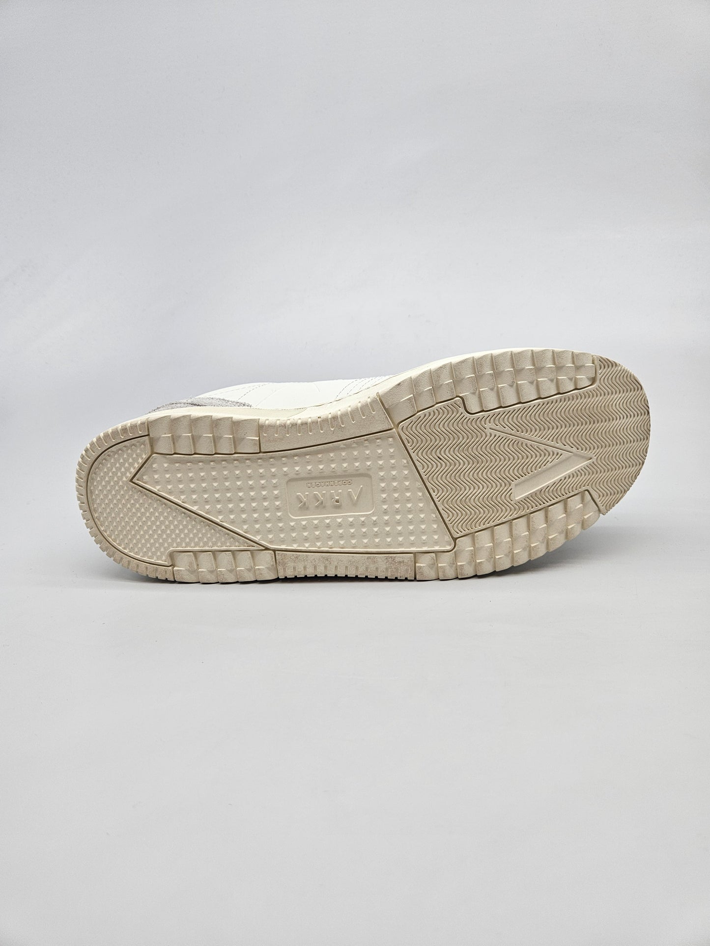 BERSHKA ORIGINAL PATIKI BR 40