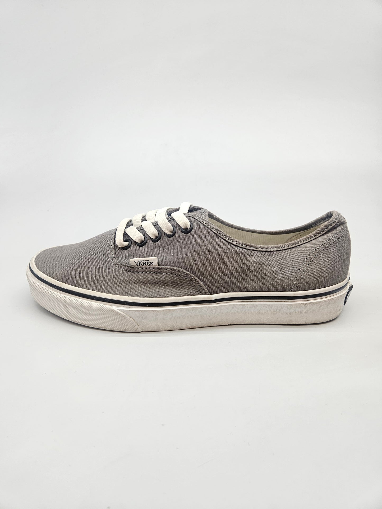 VANS NOVI ORIGINAL PATIKI BR 40.5