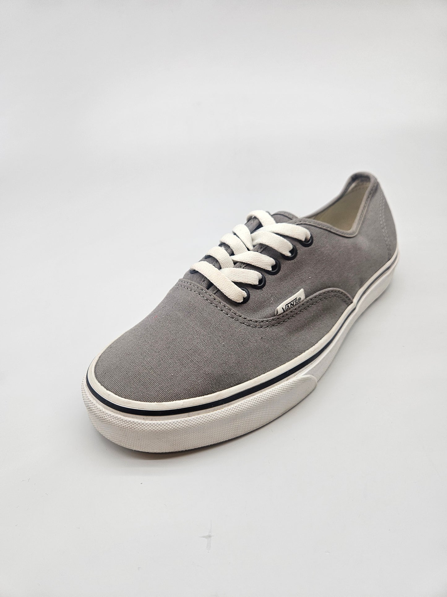VANS NOVI ORIGINAL PATIKI BR 40.5