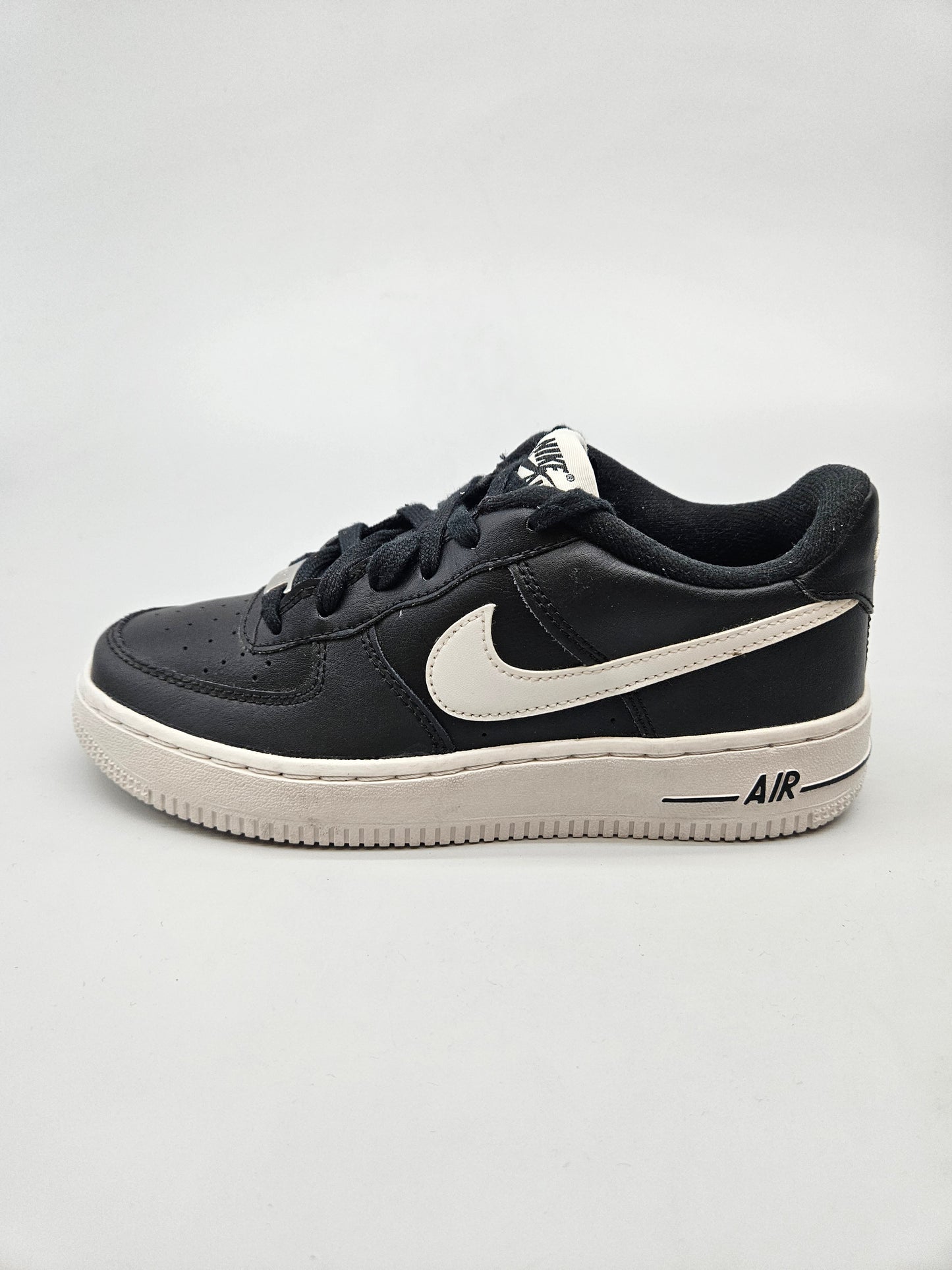 NIKE NOVI ORIGINAL PATIKI BR 38