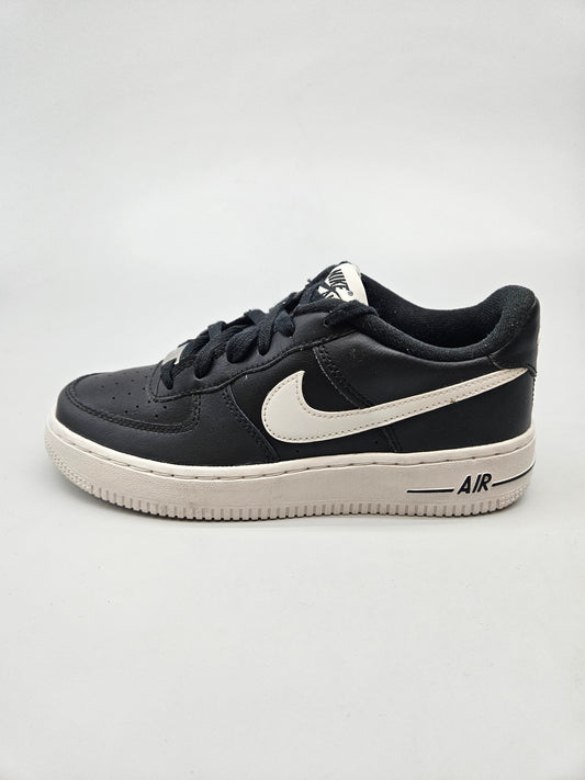 NIKE NOVI ORIGINAL PATIKI BR 38