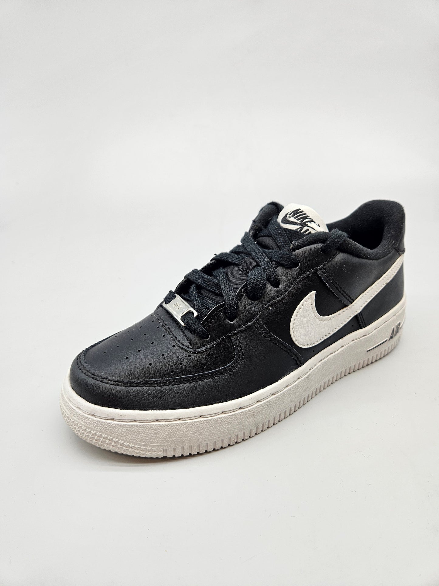 NIKE NOVI ORIGINAL PATIKI BR 38