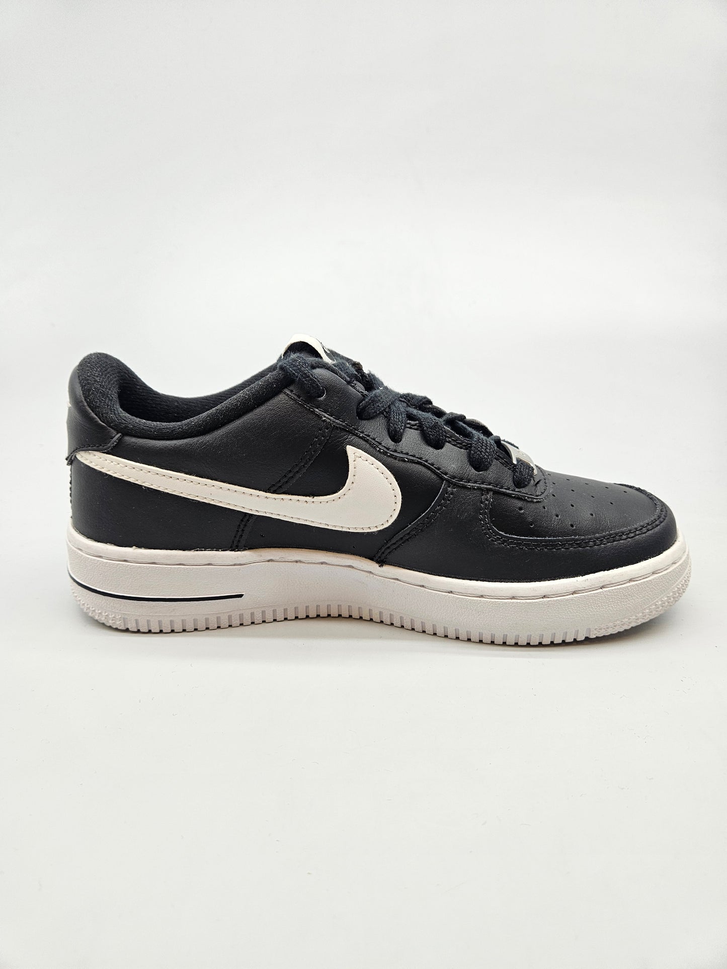 NIKE NOVI ORIGINAL PATIKI BR 38