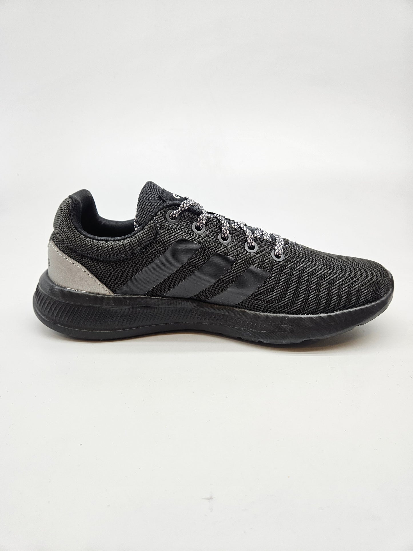 ADIDAS NOVI ORIGINAL PATIKI BR 39