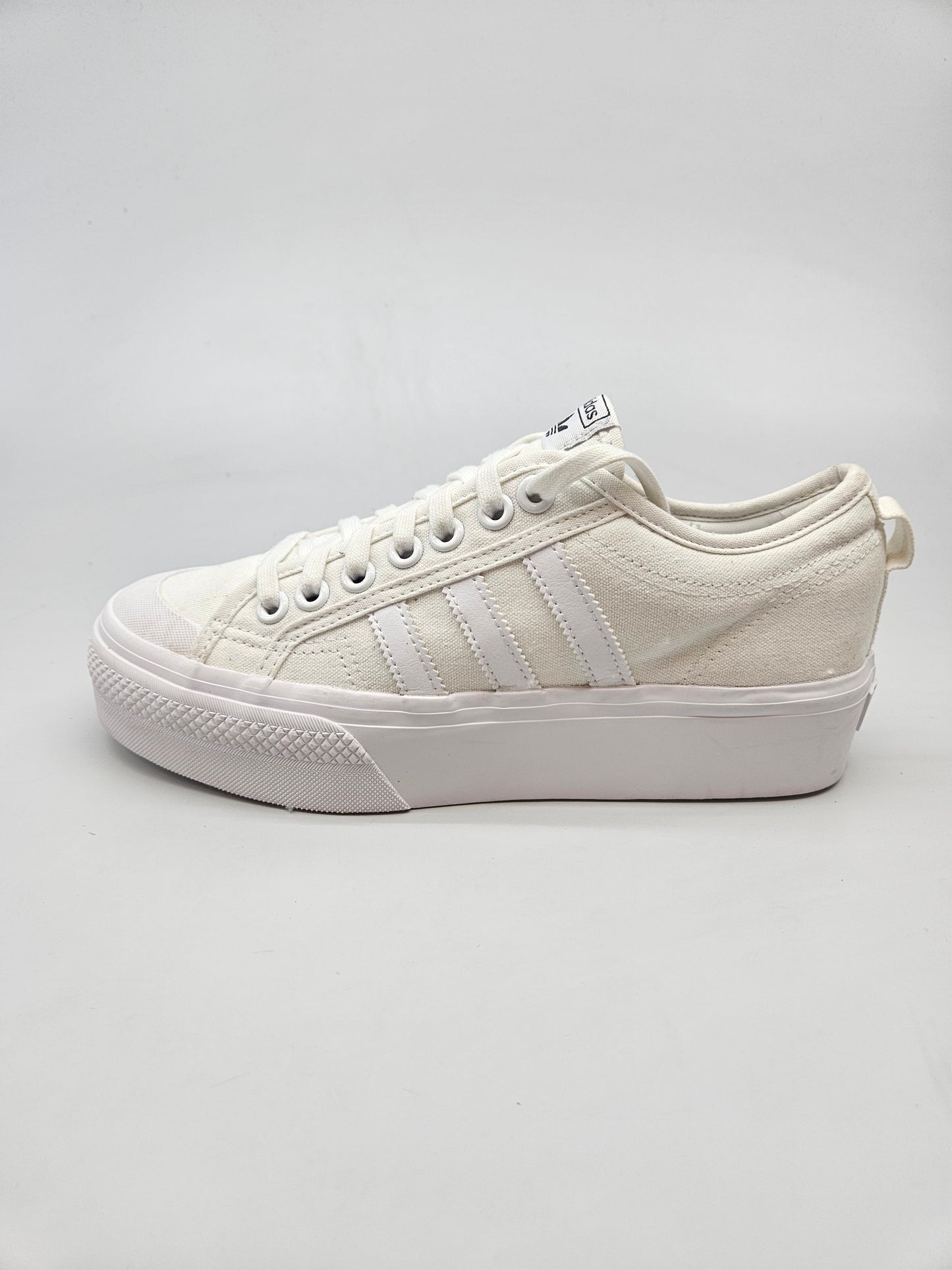 ADIDAS NOVI ORIGINAL PATIKI BR 41