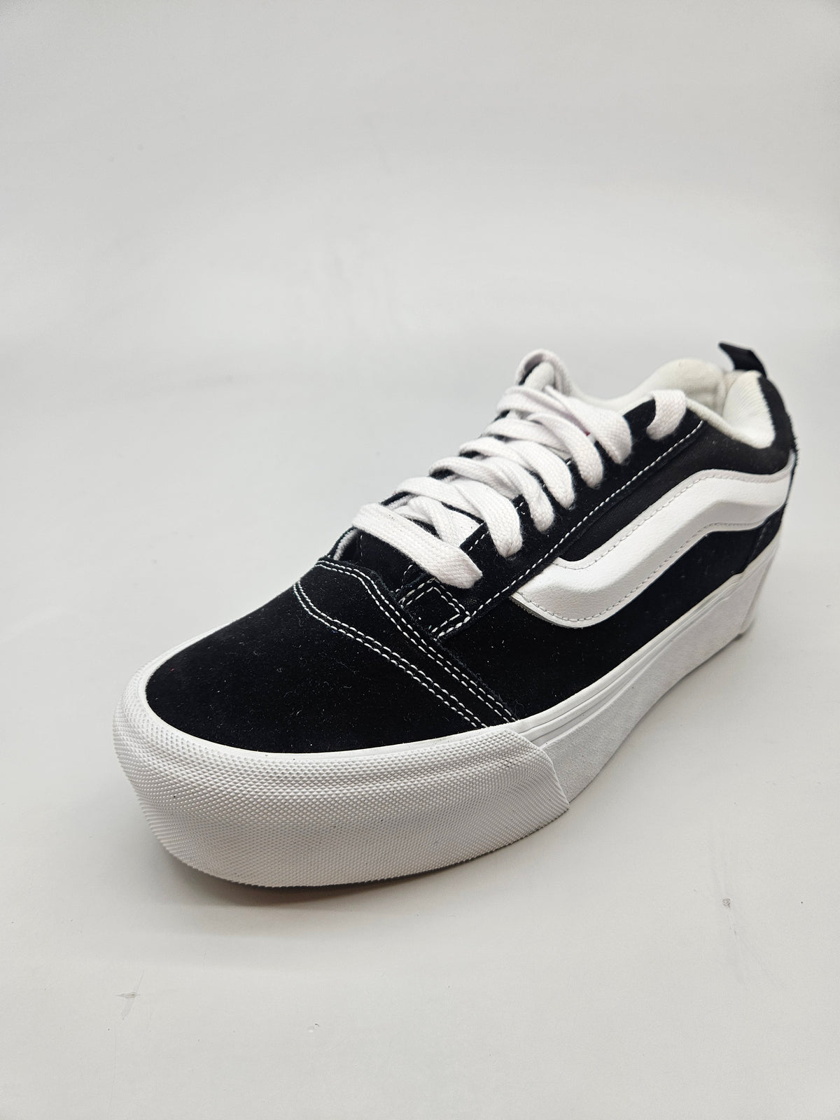 VANS NOVI ORIGINAL PATIKI BR 43