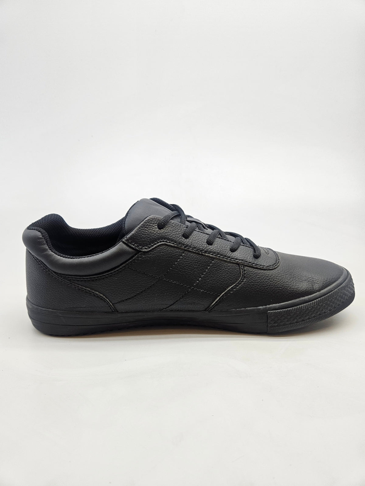 BATA NOVI ORIGINAL PATIKI BR 44