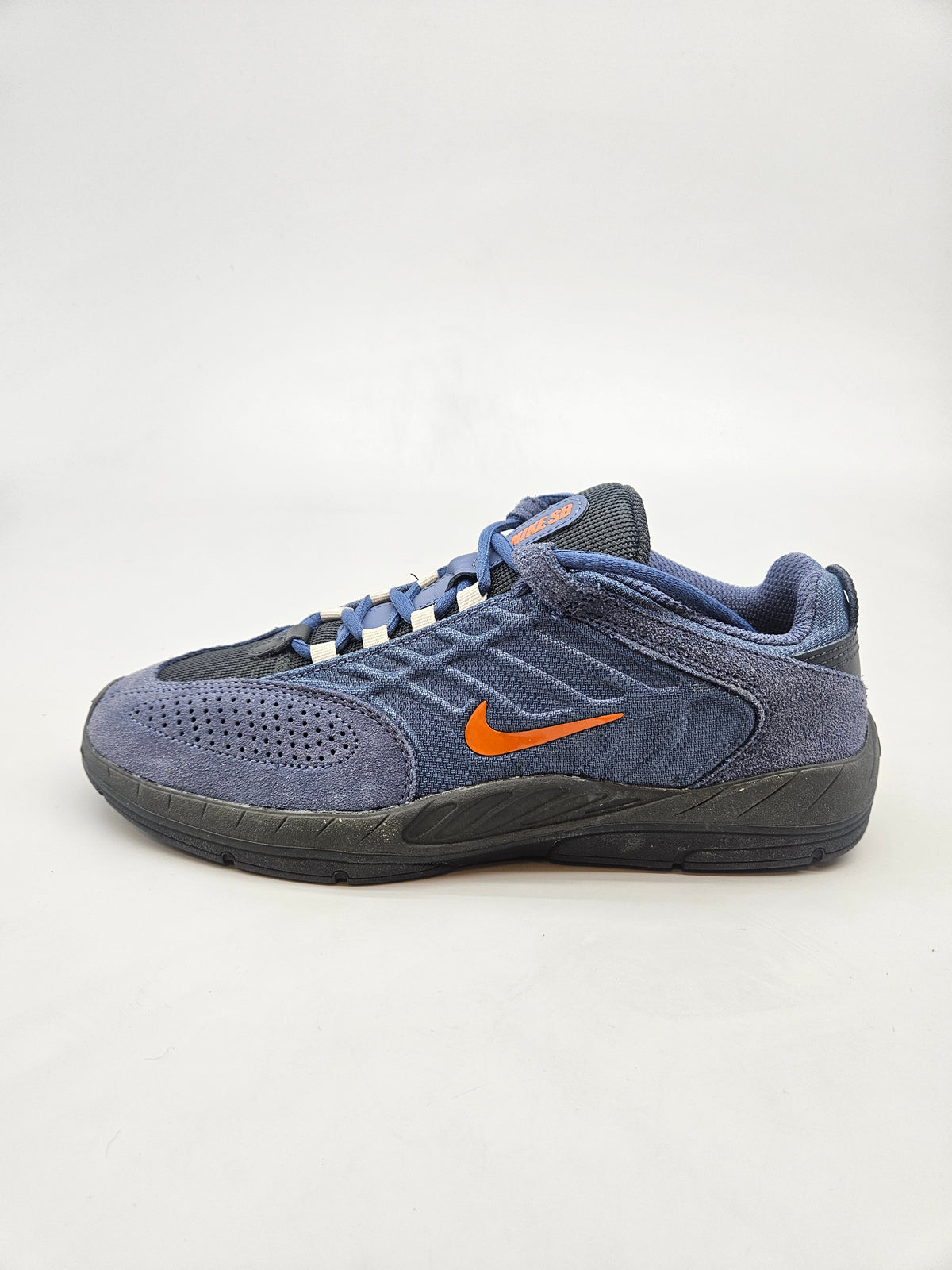 NIKE NOVI ORIGINAL PATIKI BR 41