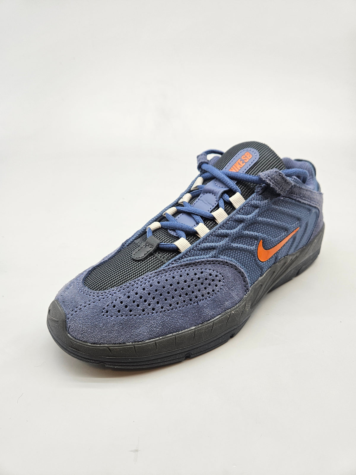 NIKE NOVI ORIGINAL PATIKI BR 41