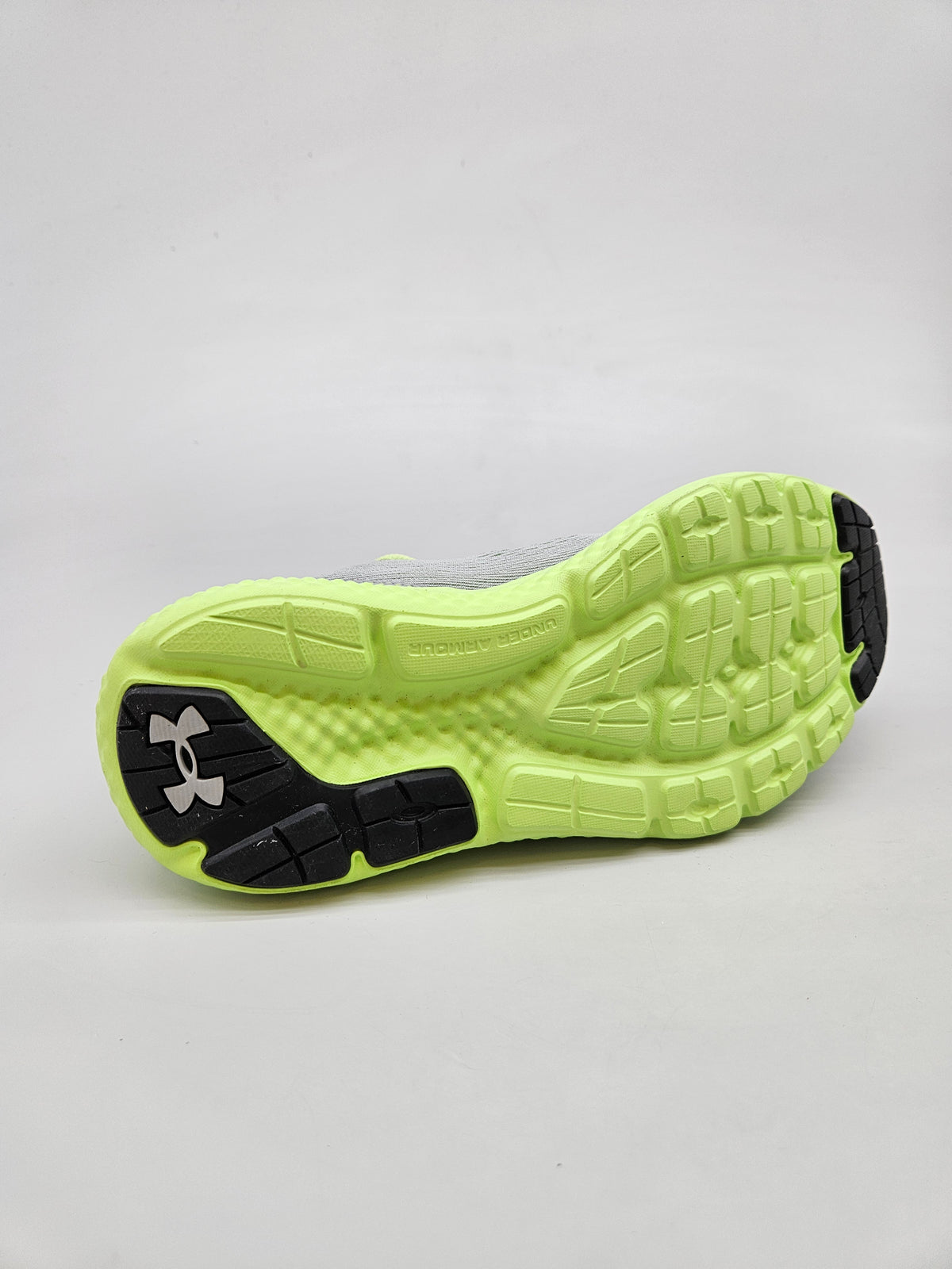 UNDER ARMOUR NOVI ORIGINAL PATIKI BR 35.5