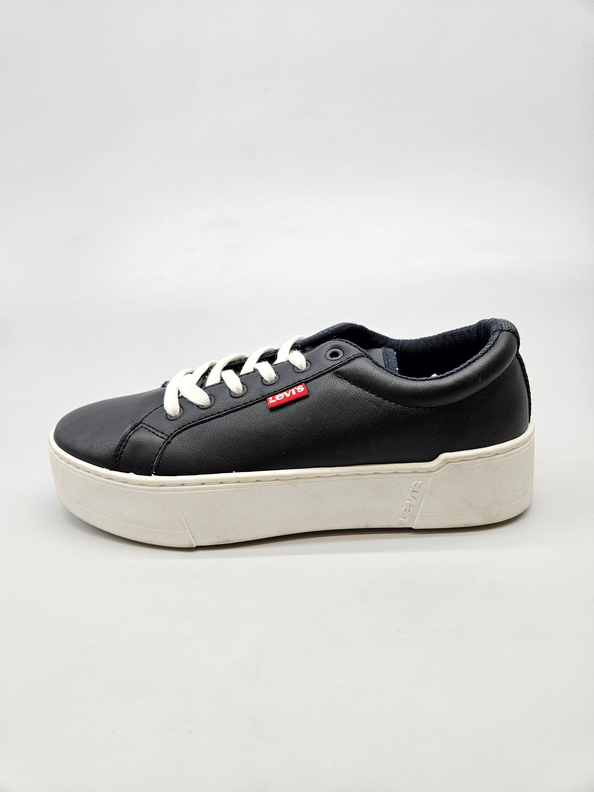 LEVIS NOVI ORIGINAL PATIKI BR 37