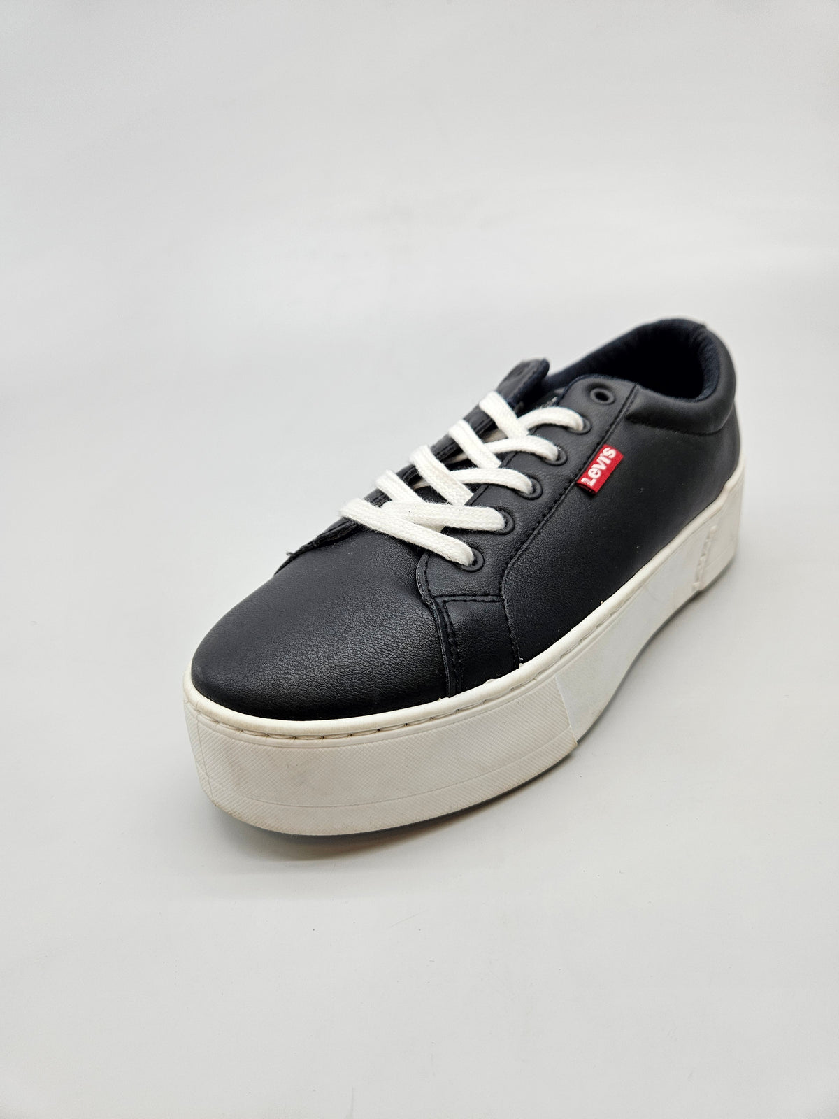 LEVIS NOVI ORIGINAL PATIKI BR 37
