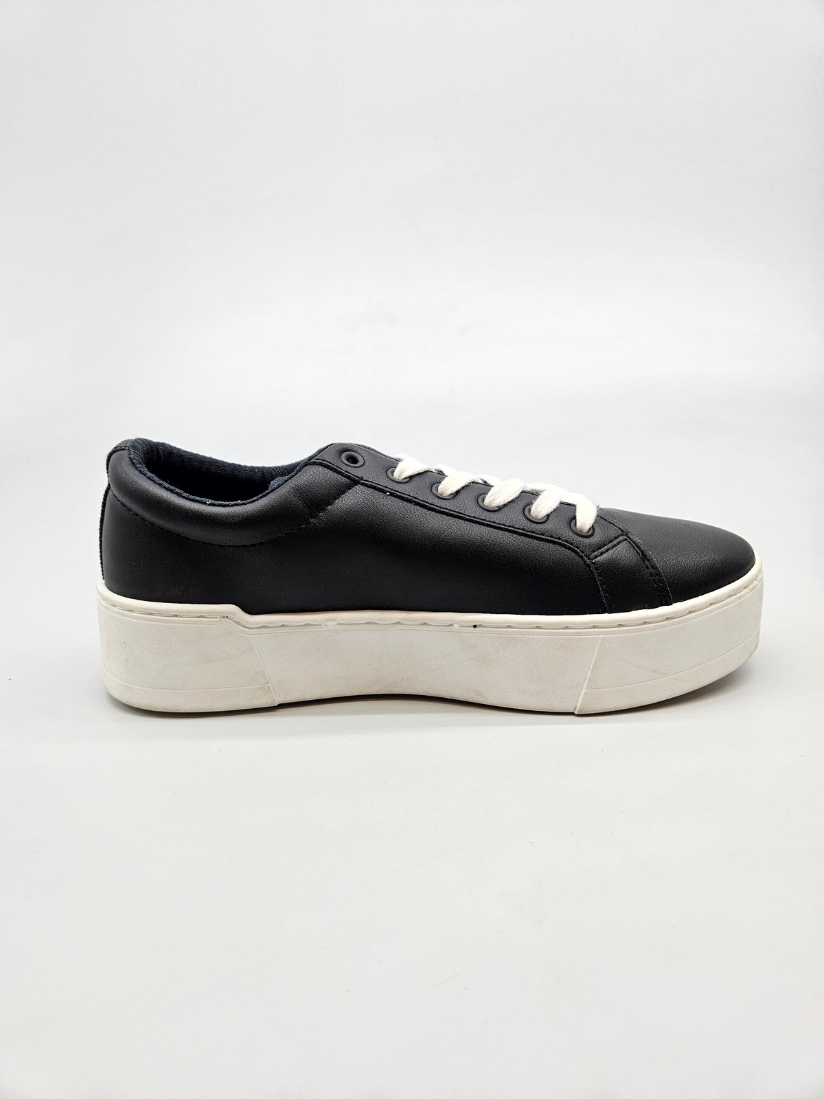 LEVIS NOVI ORIGINAL PATIKI BR 37