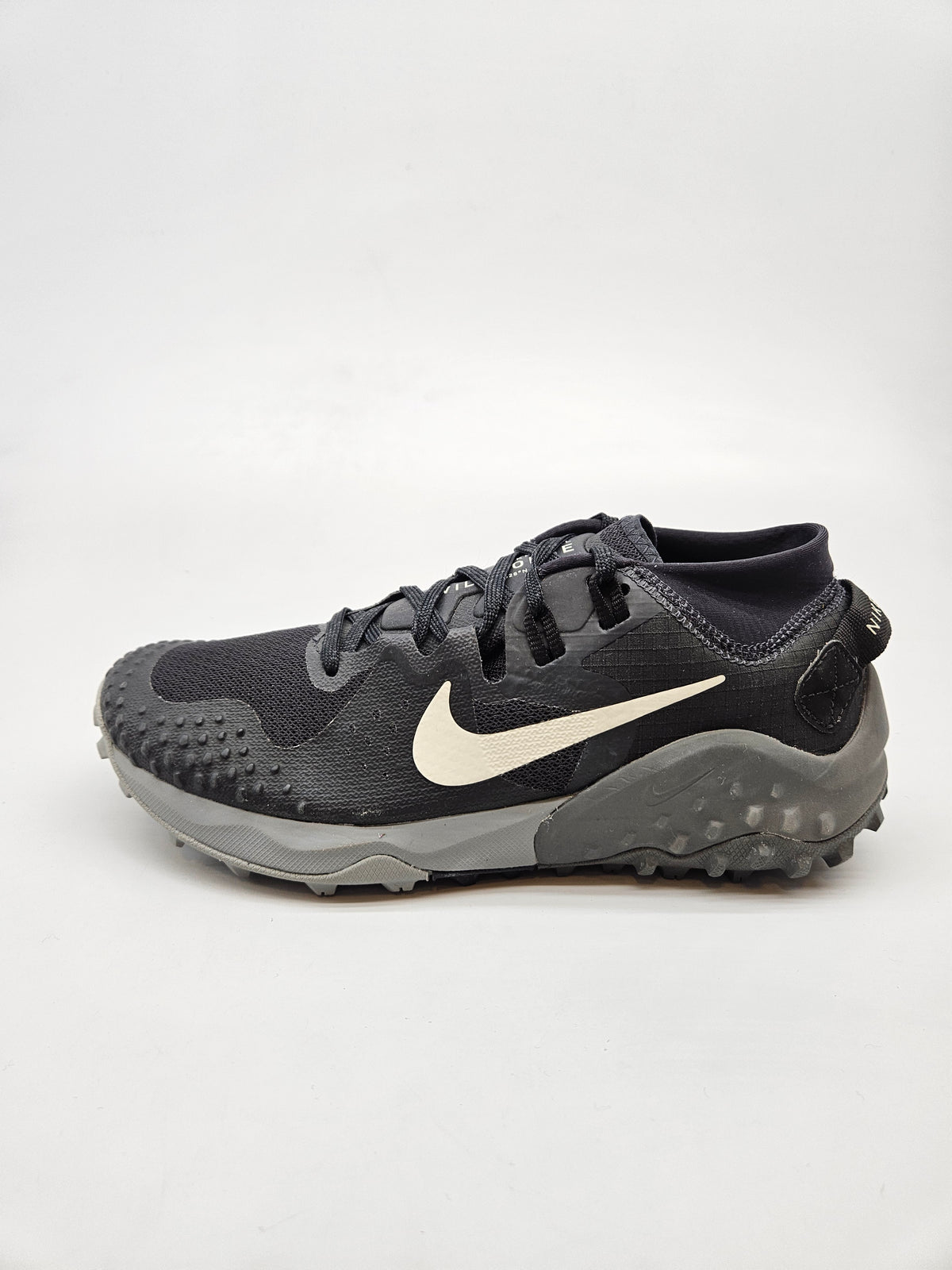 NIKE NOVI ORIGINAL PATIKI BR 38.5