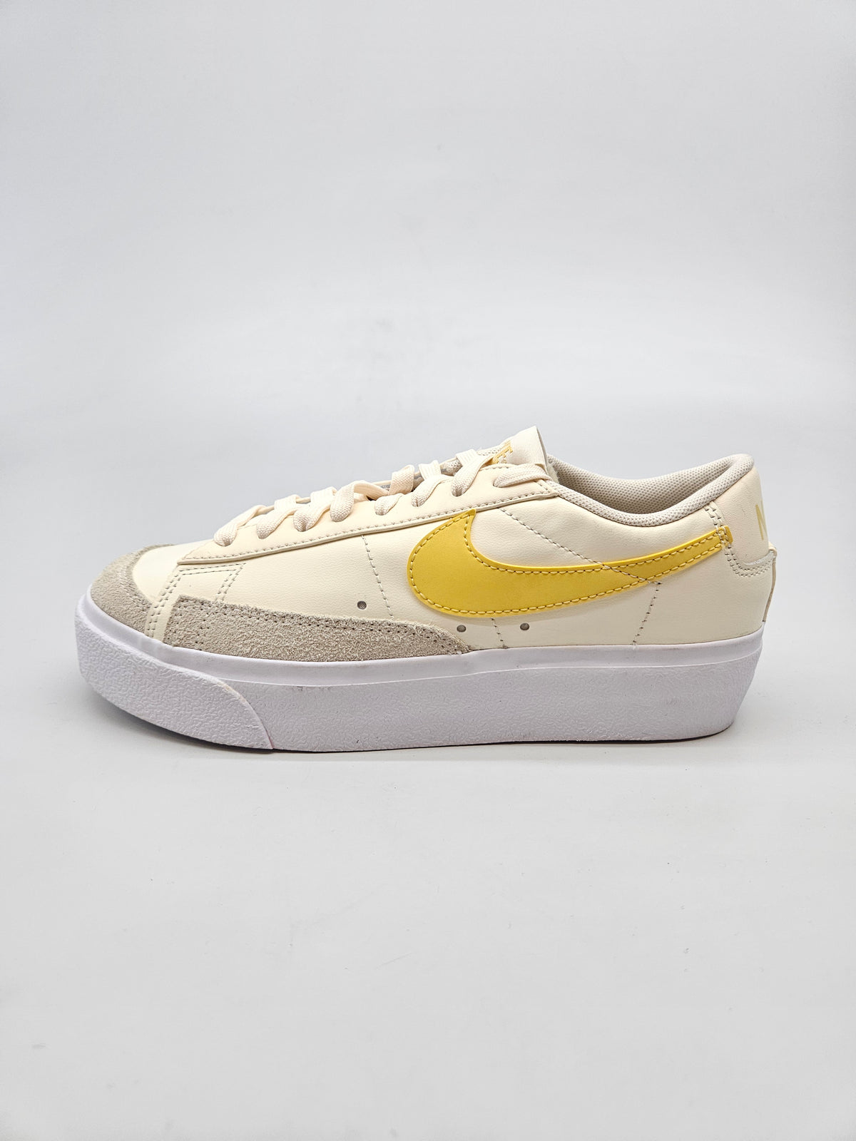 NIKE NOVI PATIKI BR 37.5