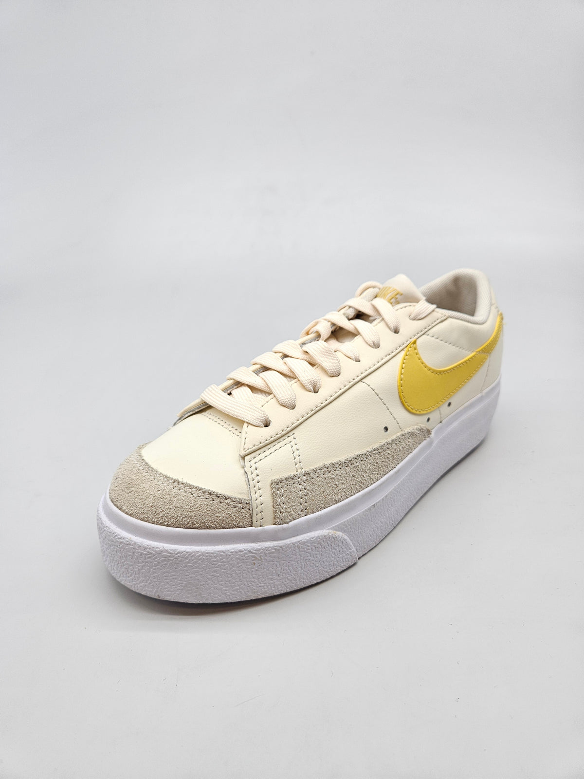 NIKE NOVI PATIKI BR 37.5