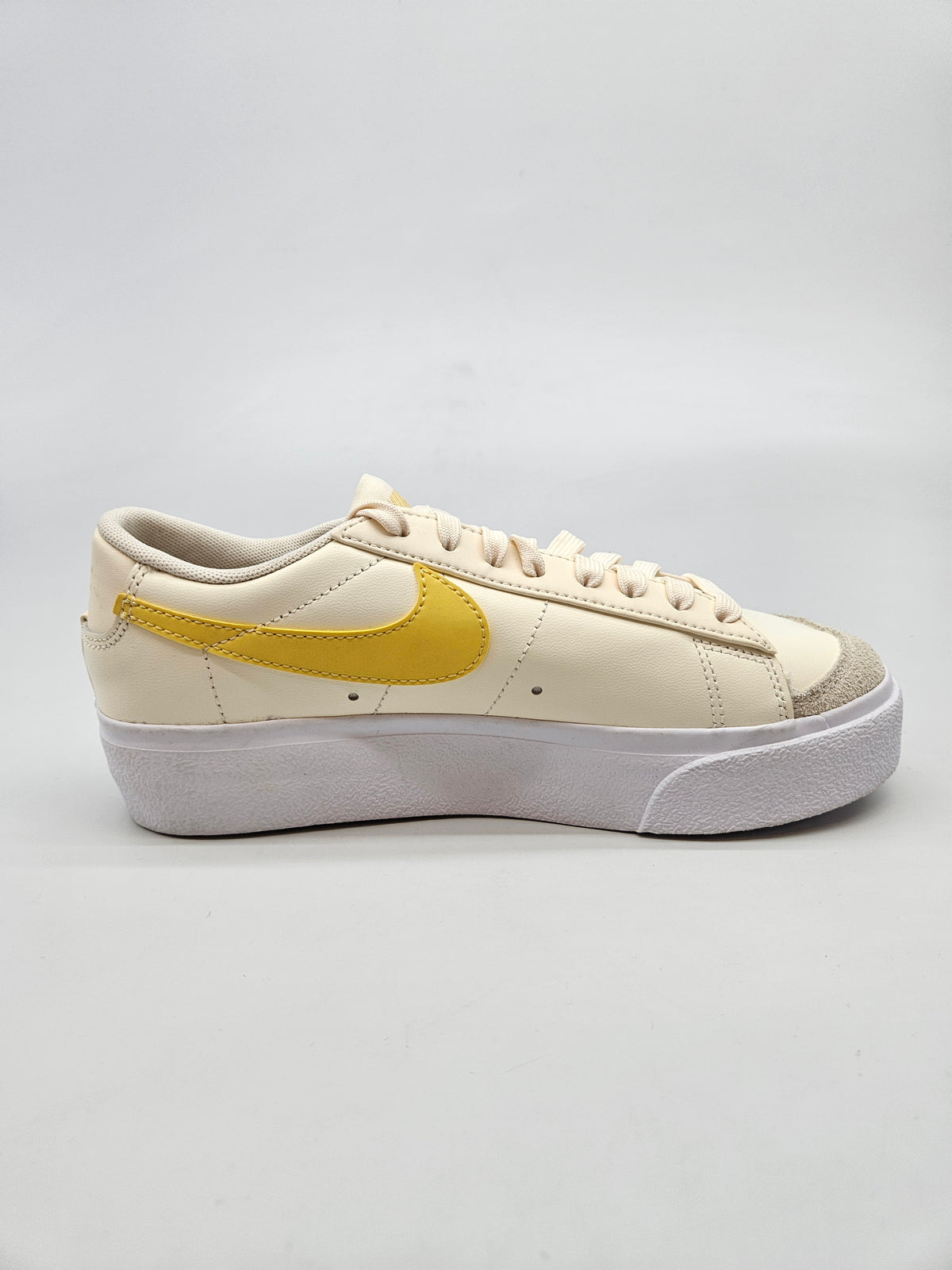 NIKE NOVI PATIKI BR 37.5
