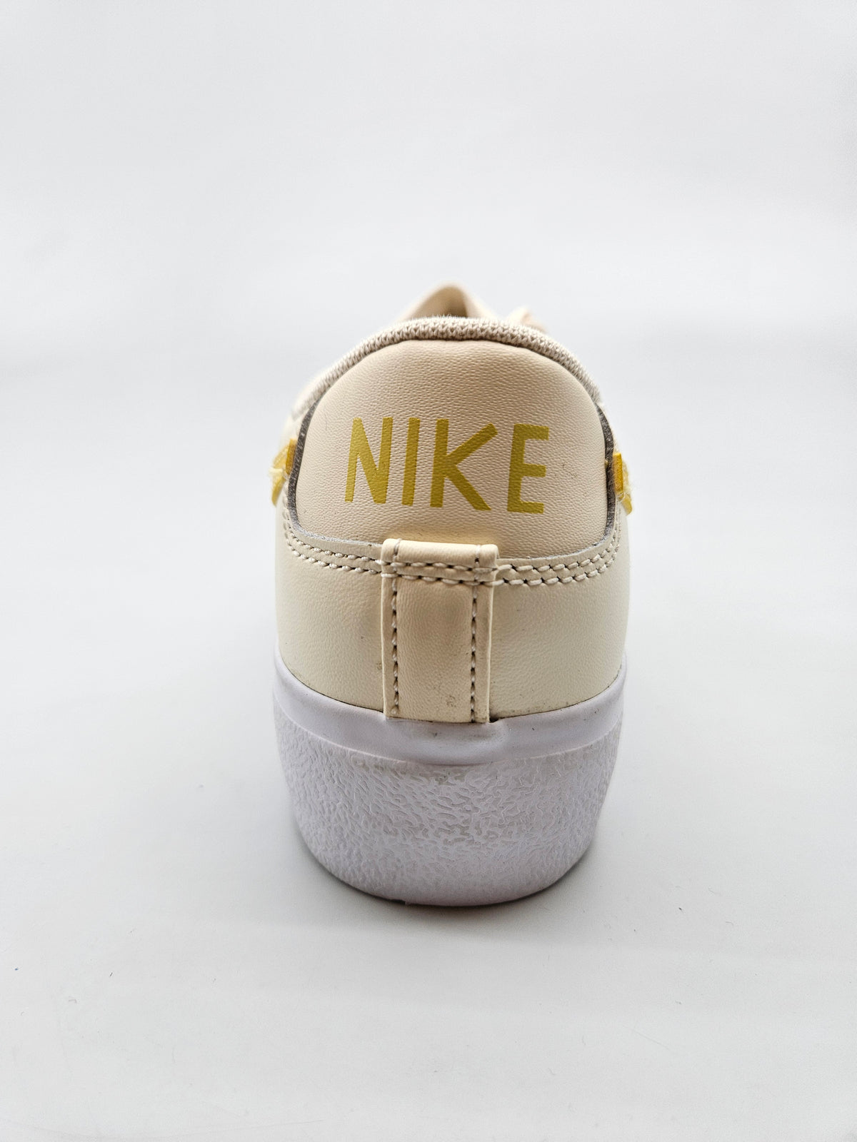 NIKE NOVI PATIKI BR 37.5