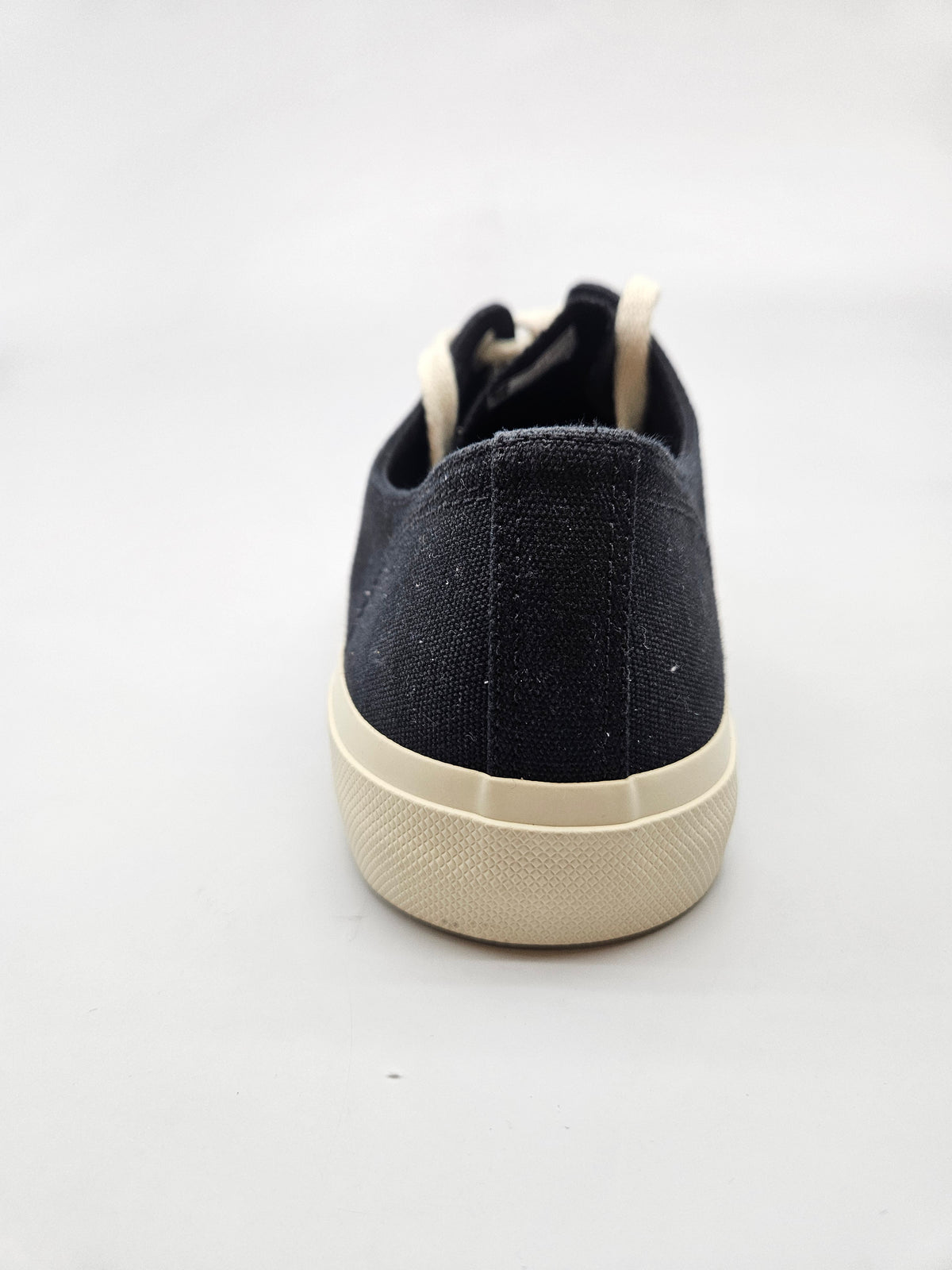 VEJA NOVI ORIGINAL PATIKI BR 41