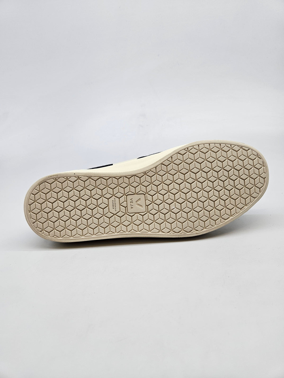 VEJA NOVI ORIGINAL PATIKI BR 41