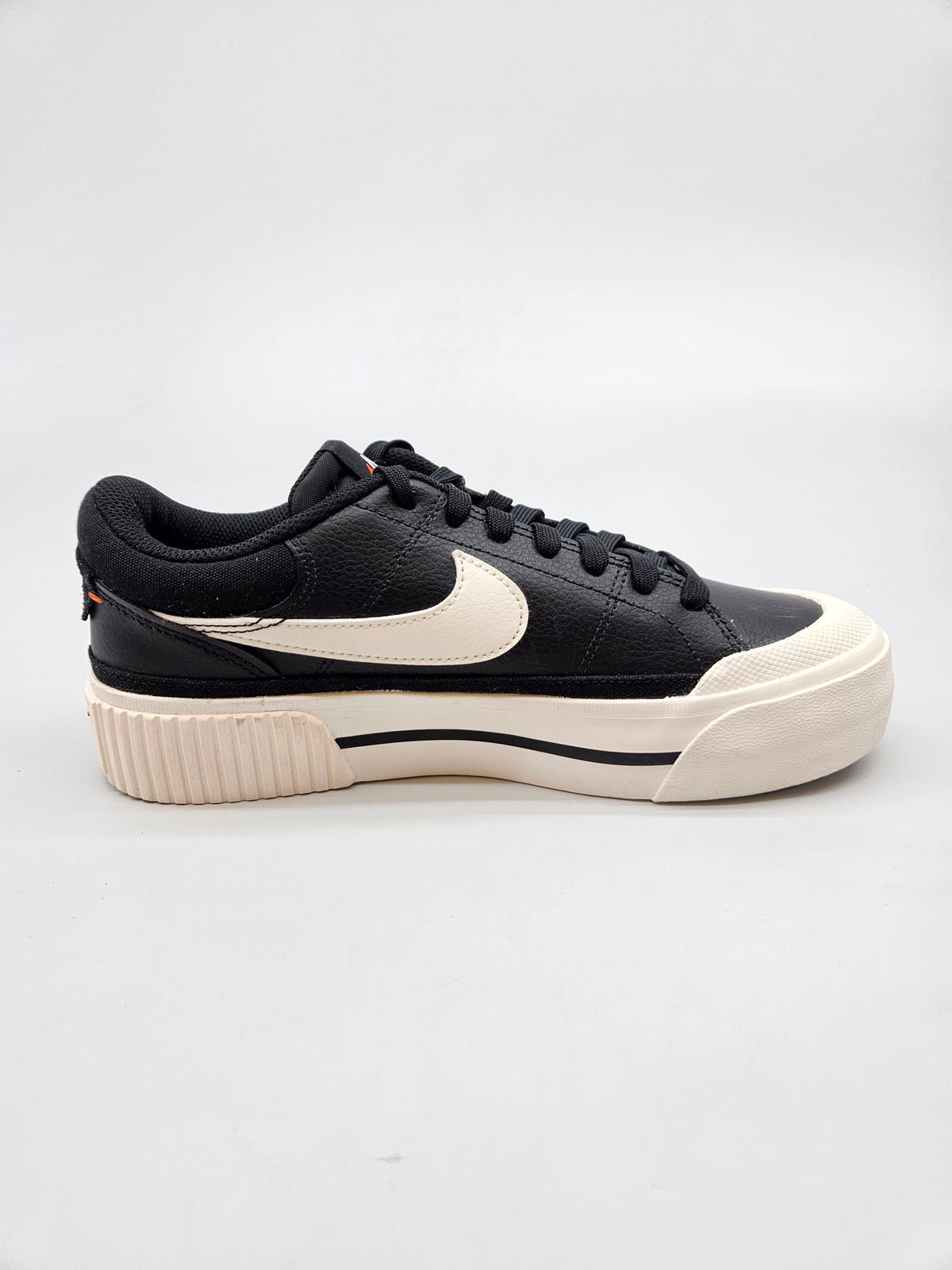 NIKE NOVI ORIGINAL PATIKI BR 38.5