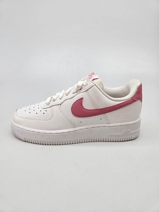 NIKE NOVI ORIGINAL PATIKI BR 38.5