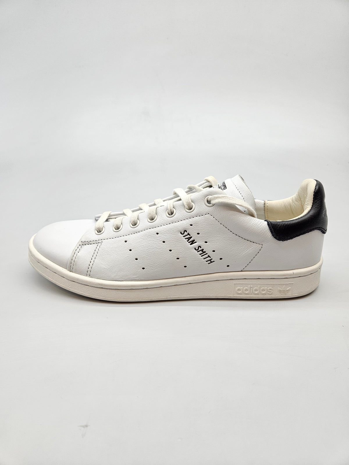ADIDAS NOVI ORIGINAL PATIKI BR 39