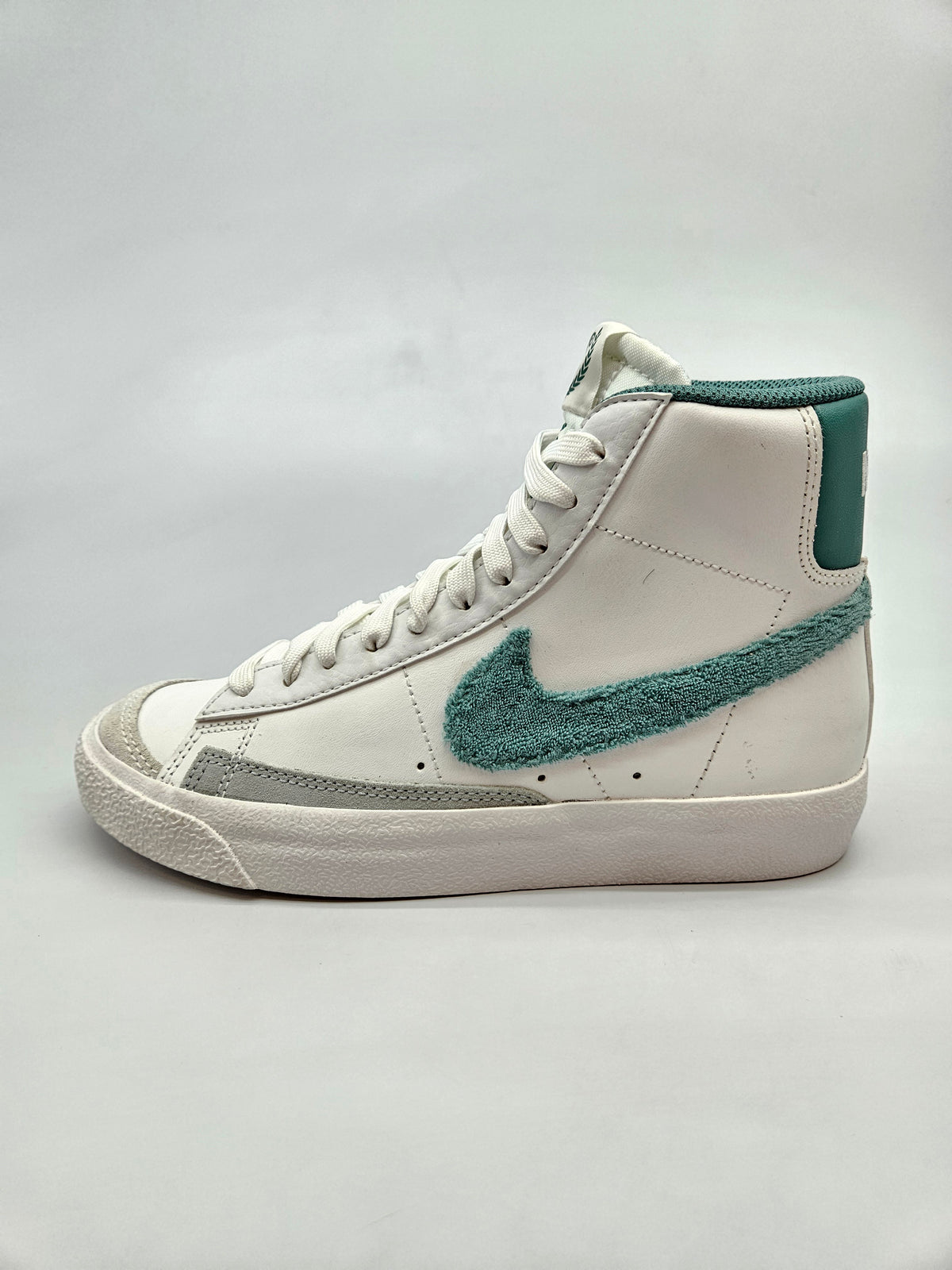 NIKE NOVI ORIGINAL PATIKI BR 35.5