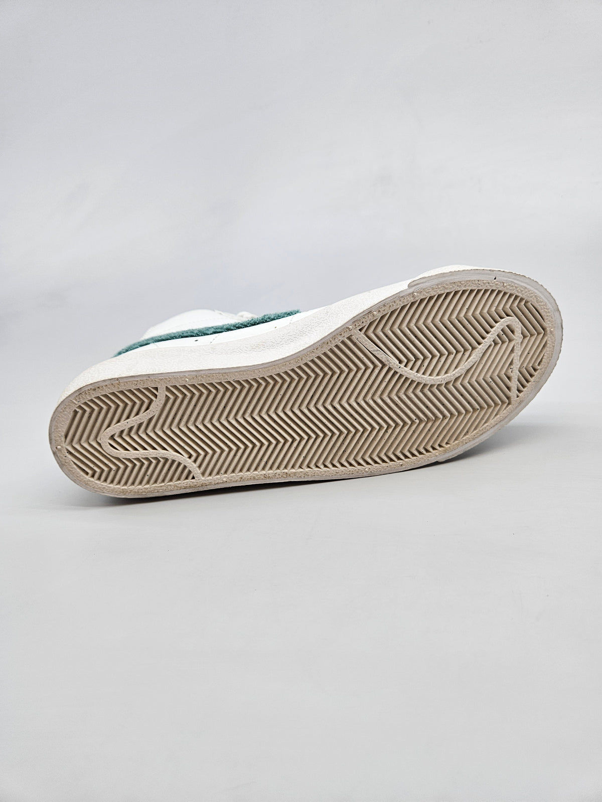 NIKE NOVI ORIGINAL PATIKI BR 35.5