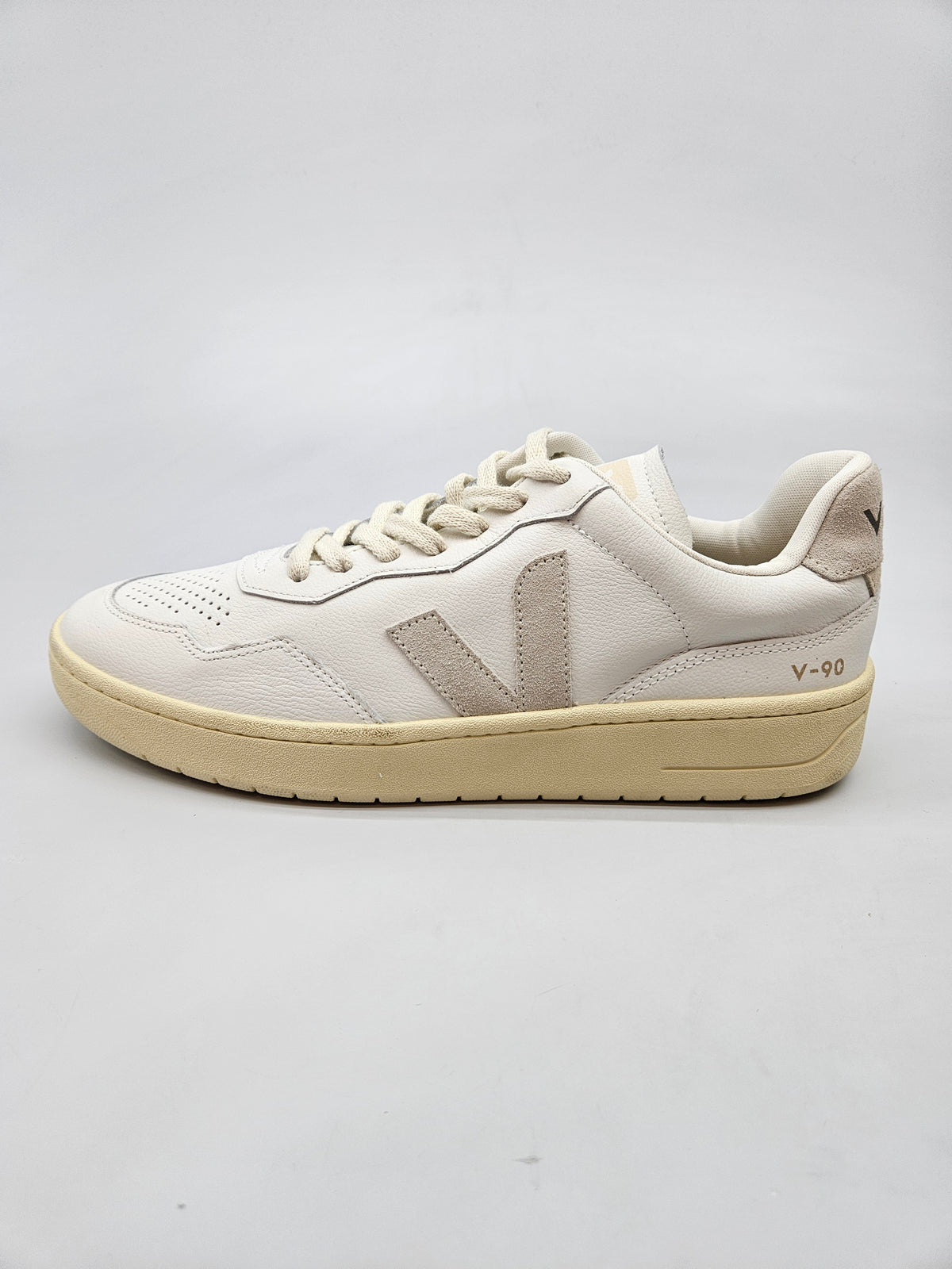 VEJA NOVI ORIGINAL PATIKI BR 43.5