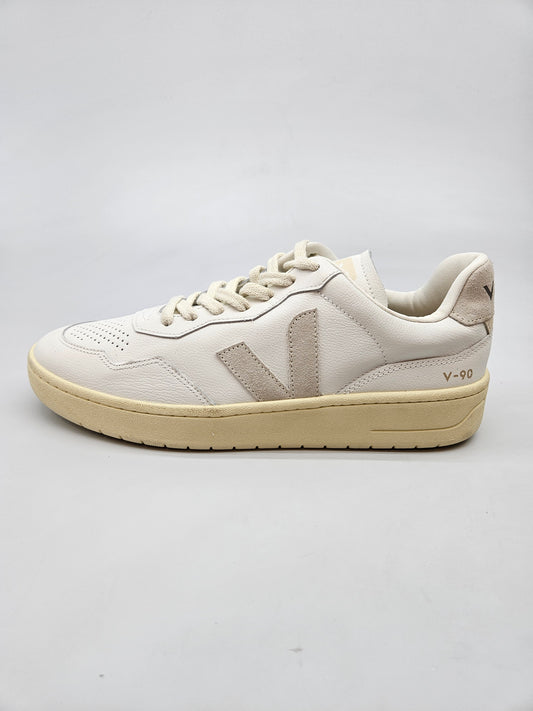 VEJA NOVI ORIGINAL PATIKI BR 43.5