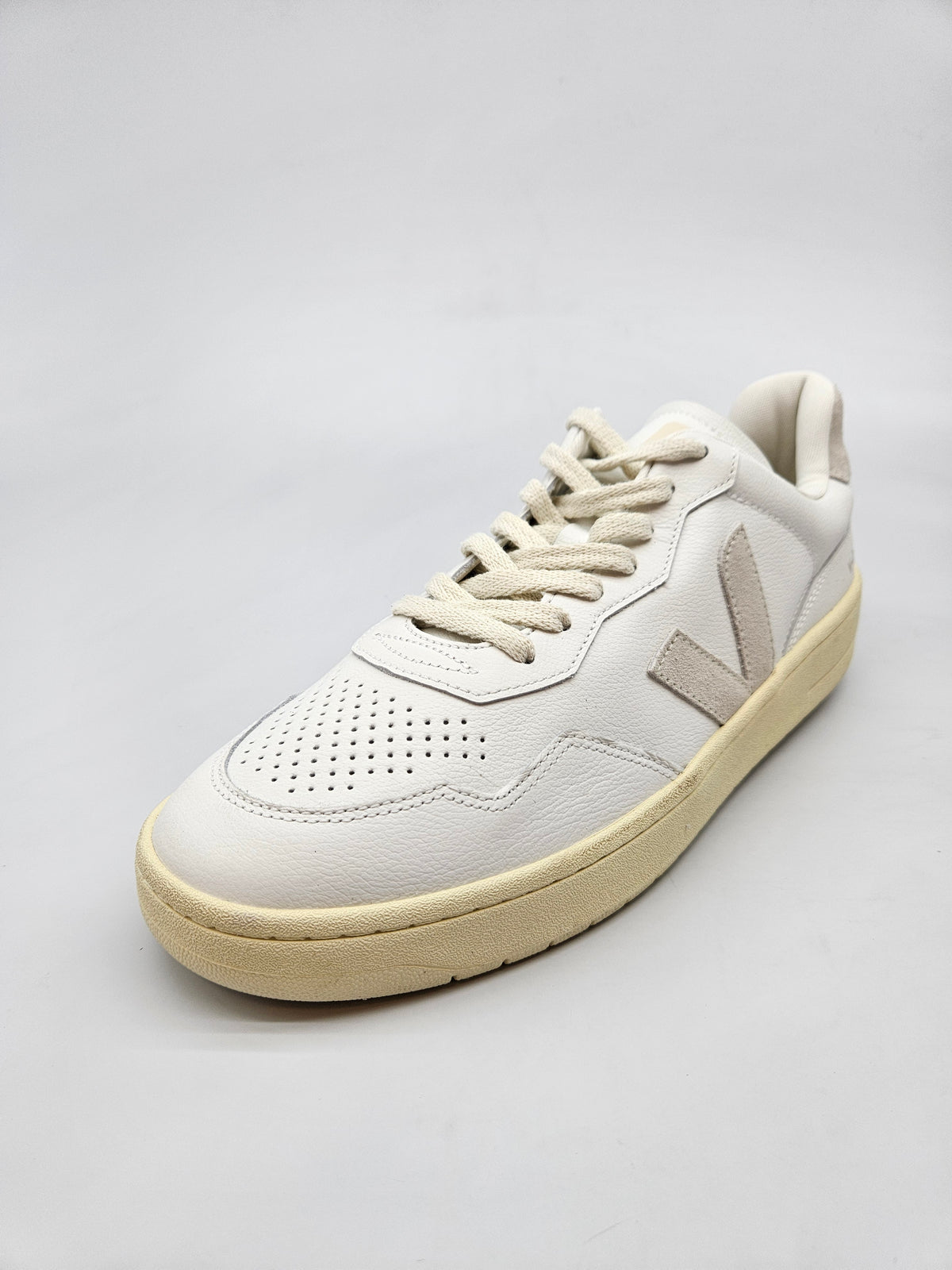 VEJA NOVI ORIGINAL PATIKI BR 43.5