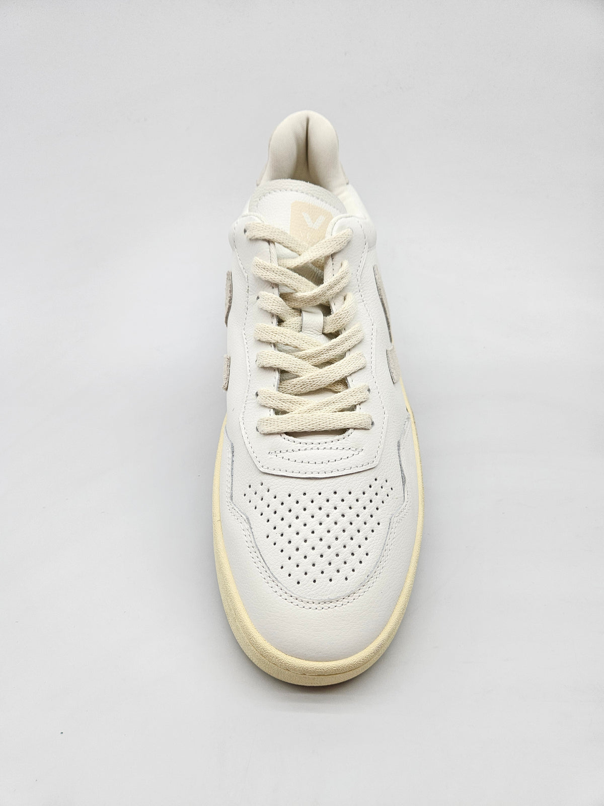 VEJA NOVI ORIGINAL PATIKI BR 43.5