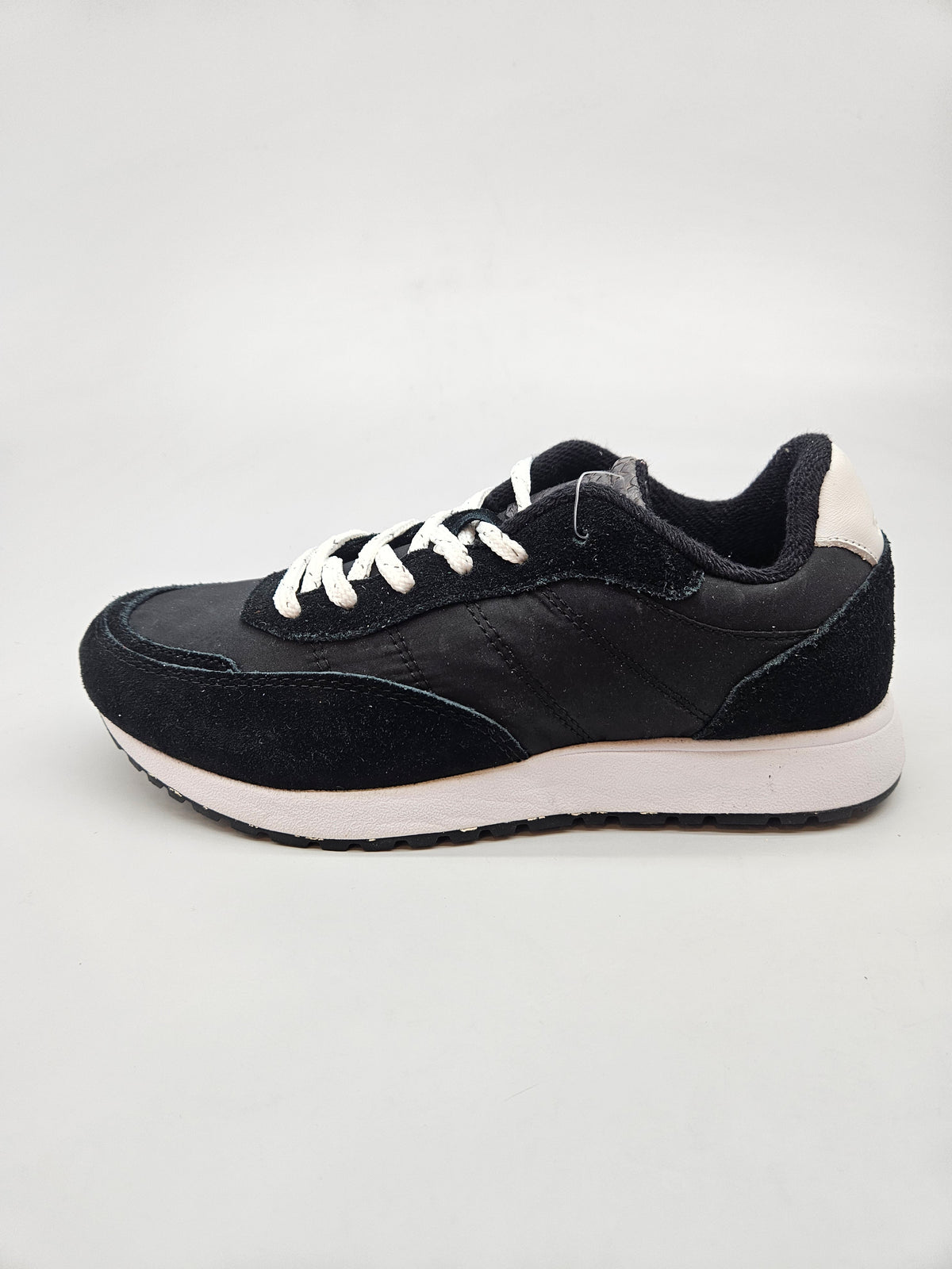 WODEN NOVI ORIGINAL PATIKI BR 38