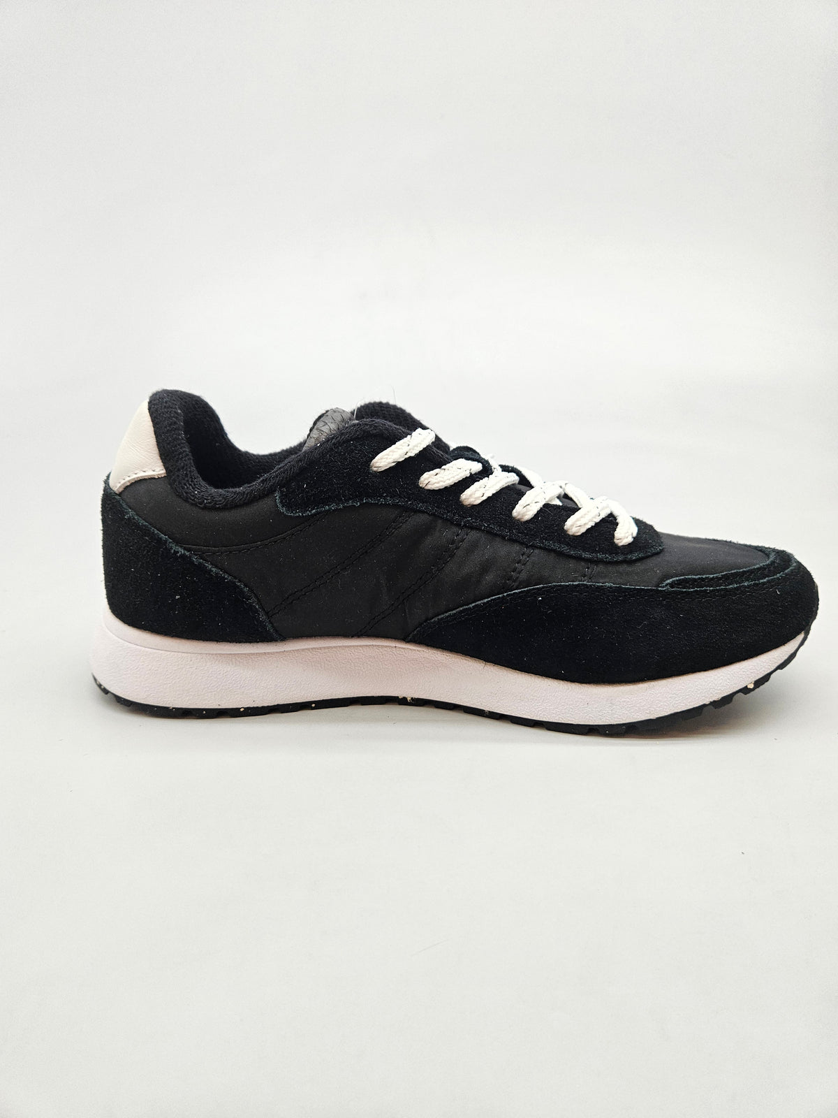 WODEN NOVI ORIGINAL PATIKI BR 38