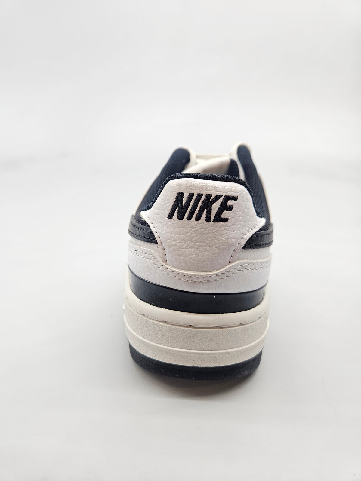 NIKE NOVI ORIGINAL PATIKI BR 39