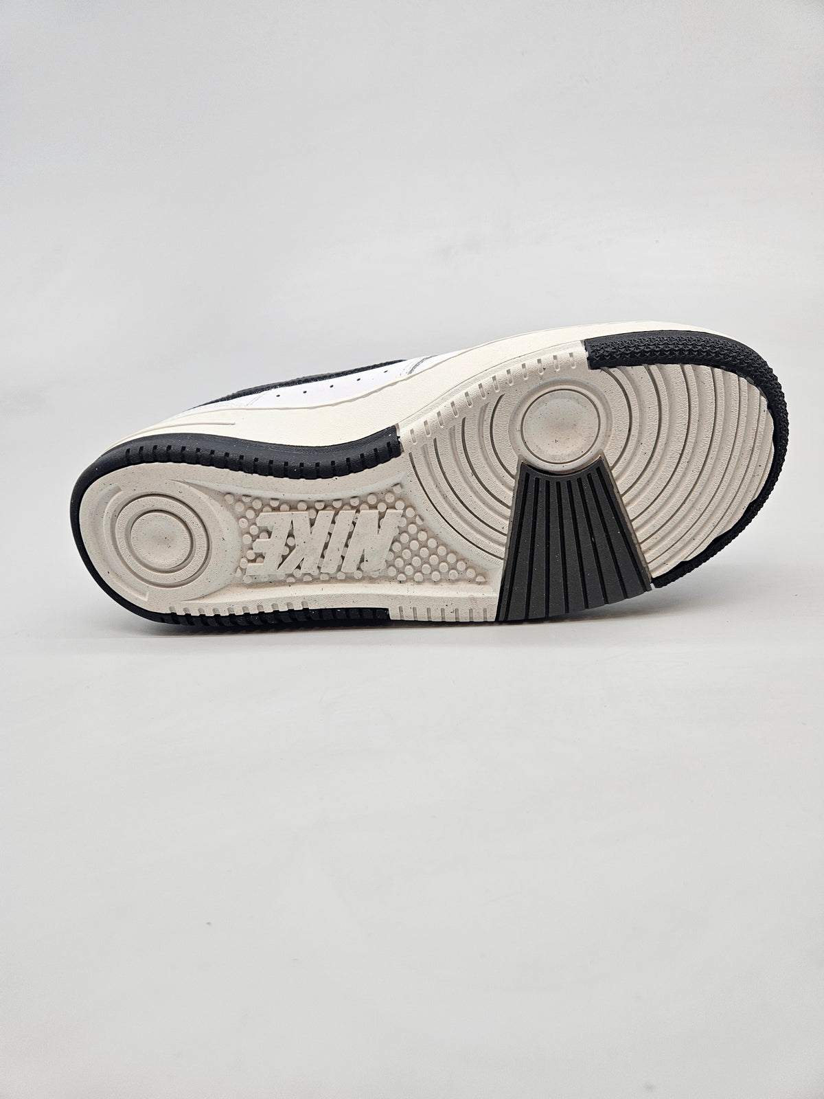 NIKE NOVI ORIGINAL PATIKI BR 39
